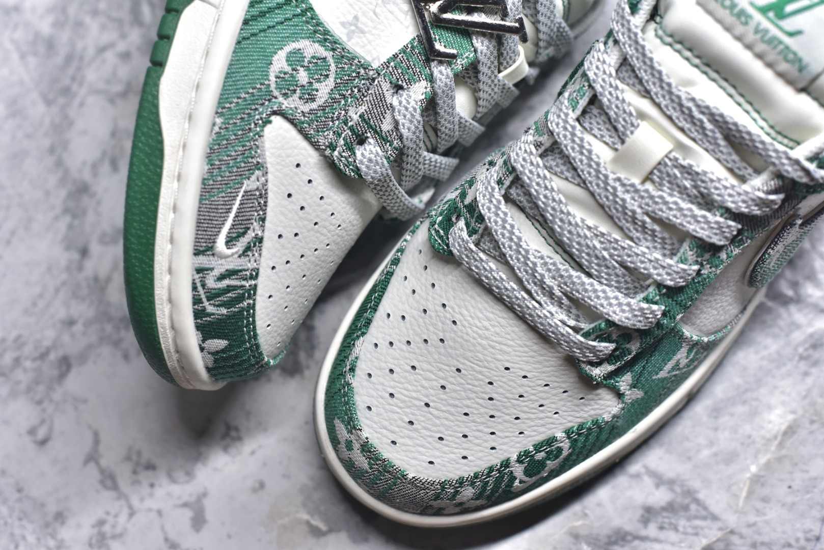 图片[8]-#Nike SB Dunk Low LV联名 灰绿牛仔 周年高端定制 低帮休闲板鞋 SC9772-811 #定制鞋盒 大厂纯原品质出货 超高清洁度 皮料切割干净无任何毛边 细节完美 尺码：36 36.5 37.5 38 38.5 39 40 40.5 41 42 42.5 43 44 44.5 45 9.E5-选品中心