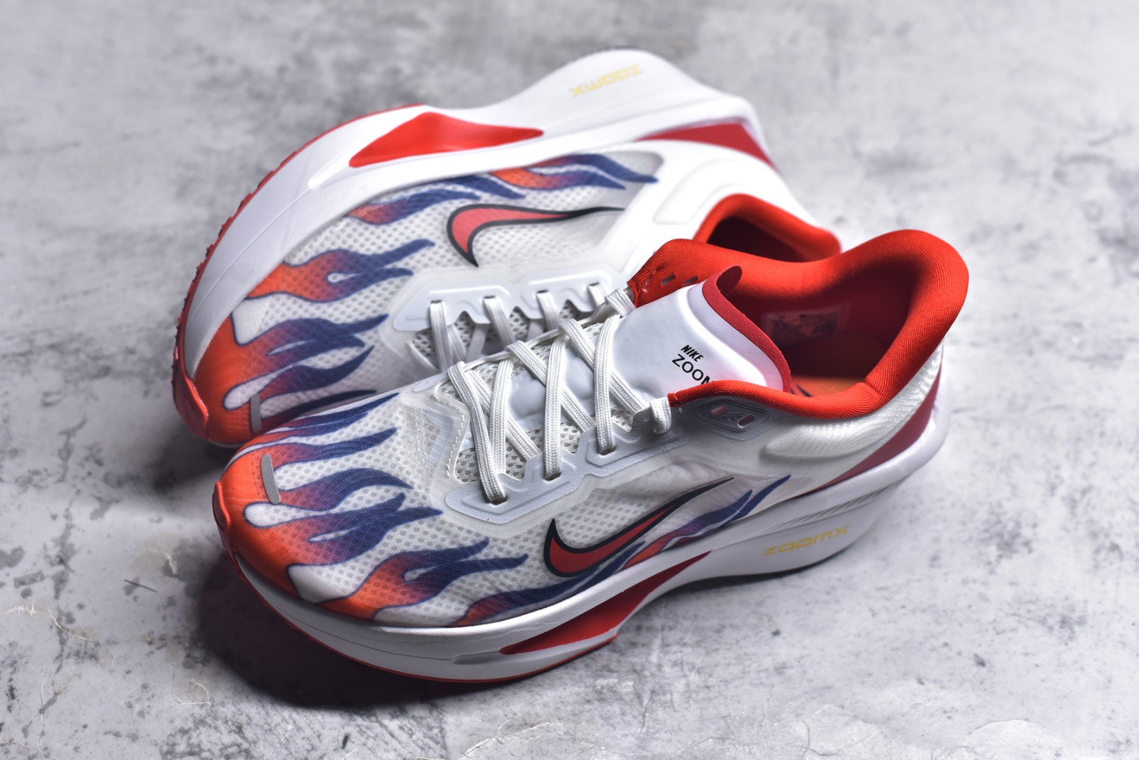 图片[7]-#NK ZoomX Invincible Run Flyknit 6 轻量跑鞋 飞织低帮休闲运动慢跑鞋 HQ3498-100 此鞋专为短跑运动员而生 是为 5 至 10 公里距离的赛事和训练打造 整体设计采用流线型的轻质工程网眼材质构成鞋面 并与其他 Running 旗舰鞋款同样搭载全脚掌 ZoomX 缓冲中底 搭配 Pebax 物料与橡胶外底 ZoomX StreakFly 首发配色以Prototype呈现 其灵感是来自开发期间的磨损测试 透过编号的标记与内侧的预期跑步距离突出研发过程 尺码：36 36.5 37.5 38 38.5 39 40 40.5 41 42 42.5 43 44 45 46-选品中心