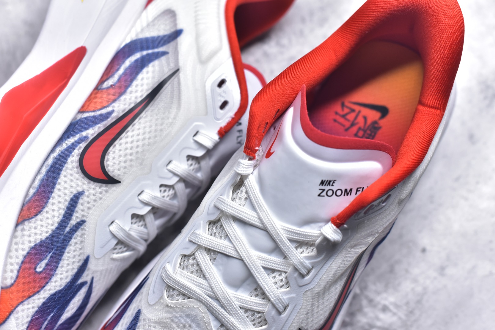 图片[9]-#NK ZoomX Invincible Run Flyknit 6 轻量跑鞋 飞织低帮休闲运动慢跑鞋 HQ3498-100 此鞋专为短跑运动员而生 是为 5 至 10 公里距离的赛事和训练打造 整体设计采用流线型的轻质工程网眼材质构成鞋面 并与其他 Running 旗舰鞋款同样搭载全脚掌 ZoomX 缓冲中底 搭配 Pebax 物料与橡胶外底 ZoomX StreakFly 首发配色以Prototype呈现 其灵感是来自开发期间的磨损测试 透过编号的标记与内侧的预期跑步距离突出研发过程 尺码：36 36.5 37.5 38 38.5 39 40 40.5 41 42 42.5 43 44 45 46-选品中心