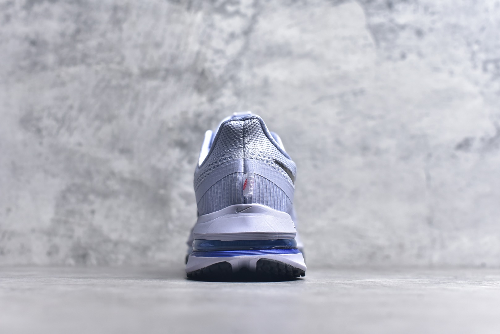图片[5]-#NK Pegasus Premium 飞马全掌气垫跑步运动鞋 HQ2592-004 气垫的究极进化 NIKE 2025S 新王炸 • 在特有Air科技加持下，耐克带来全新Pegasus Premium。这款跑鞋在传承耐克飞马（Pegasus）系列标志性的缓震功能的同时，将首次搭载耐克的塑型可视化Air Zoom气垫单元。• 塑型Air Zoom气垫单元贴合脚部的自然轮廓，帮助跑者在从后跟到脚趾的过渡中能够有效传递力量，带来一种前所未有的轻盈、顺畅回馈体验。中底采用ZoomX泡绵，后跟则使用ReactX泡绵，为跑者提供稳定流畅的推进感。• 塑型可视化Air Zoom气垫单元和精心配置的泡绵组合，让Pegasus Premium成为耐克飞马系列中颇具能量回馈的鞋款。• 全新Pegasus Premium不仅展示了耐克势头强劲的创新周期，证明了其特有的Air科技的强大实力，更体现了耐克倾听和服务运动员的能力。尺码：36 36.5 37.5 38 38.5 39 40 40.5 41 42 42.5 43 44 44.5 45-选品中心