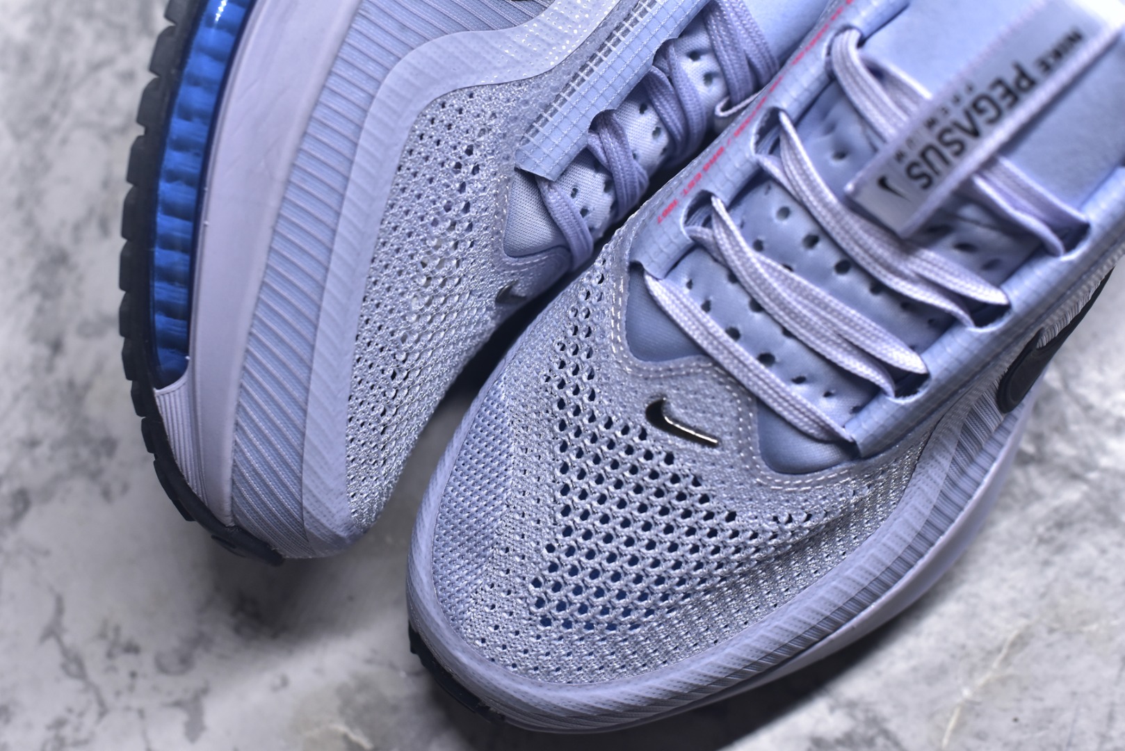 图片[8]-#NK Pegasus Premium 飞马全掌气垫跑步运动鞋 HQ2592-004 气垫的究极进化 NIKE 2025S 新王炸 • 在特有Air科技加持下，耐克带来全新Pegasus Premium。这款跑鞋在传承耐克飞马（Pegasus）系列标志性的缓震功能的同时，将首次搭载耐克的塑型可视化Air Zoom气垫单元。• 塑型Air Zoom气垫单元贴合脚部的自然轮廓，帮助跑者在从后跟到脚趾的过渡中能够有效传递力量，带来一种前所未有的轻盈、顺畅回馈体验。中底采用ZoomX泡绵，后跟则使用ReactX泡绵，为跑者提供稳定流畅的推进感。• 塑型可视化Air Zoom气垫单元和精心配置的泡绵组合，让Pegasus Premium成为耐克飞马系列中颇具能量回馈的鞋款。• 全新Pegasus Premium不仅展示了耐克势头强劲的创新周期，证明了其特有的Air科技的强大实力，更体现了耐克倾听和服务运动员的能力。尺码：36 36.5 37.5 38 38.5 39 40 40.5 41 42 42.5 43 44 44.5 45-选品中心