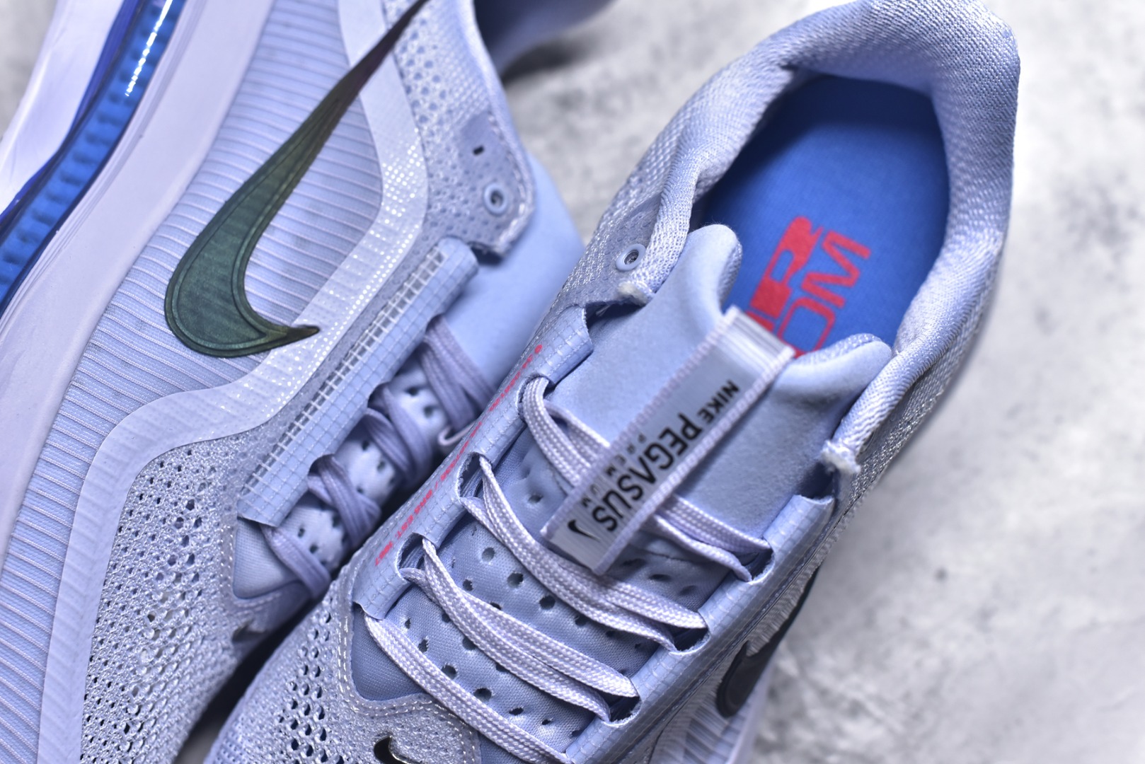 图片[9]-#NK Pegasus Premium 飞马全掌气垫跑步运动鞋 HQ2592-004 气垫的究极进化 NIKE 2025S 新王炸 • 在特有Air科技加持下，耐克带来全新Pegasus Premium。这款跑鞋在传承耐克飞马（Pegasus）系列标志性的缓震功能的同时，将首次搭载耐克的塑型可视化Air Zoom气垫单元。• 塑型Air Zoom气垫单元贴合脚部的自然轮廓，帮助跑者在从后跟到脚趾的过渡中能够有效传递力量，带来一种前所未有的轻盈、顺畅回馈体验。中底采用ZoomX泡绵，后跟则使用ReactX泡绵，为跑者提供稳定流畅的推进感。• 塑型可视化Air Zoom气垫单元和精心配置的泡绵组合，让Pegasus Premium成为耐克飞马系列中颇具能量回馈的鞋款。• 全新Pegasus Premium不仅展示了耐克势头强劲的创新周期，证明了其特有的Air科技的强大实力，更体现了耐克倾听和服务运动员的能力。尺码：36 36.5 37.5 38 38.5 39 40 40.5 41 42 42.5 43 44 44.5 45-选品中心