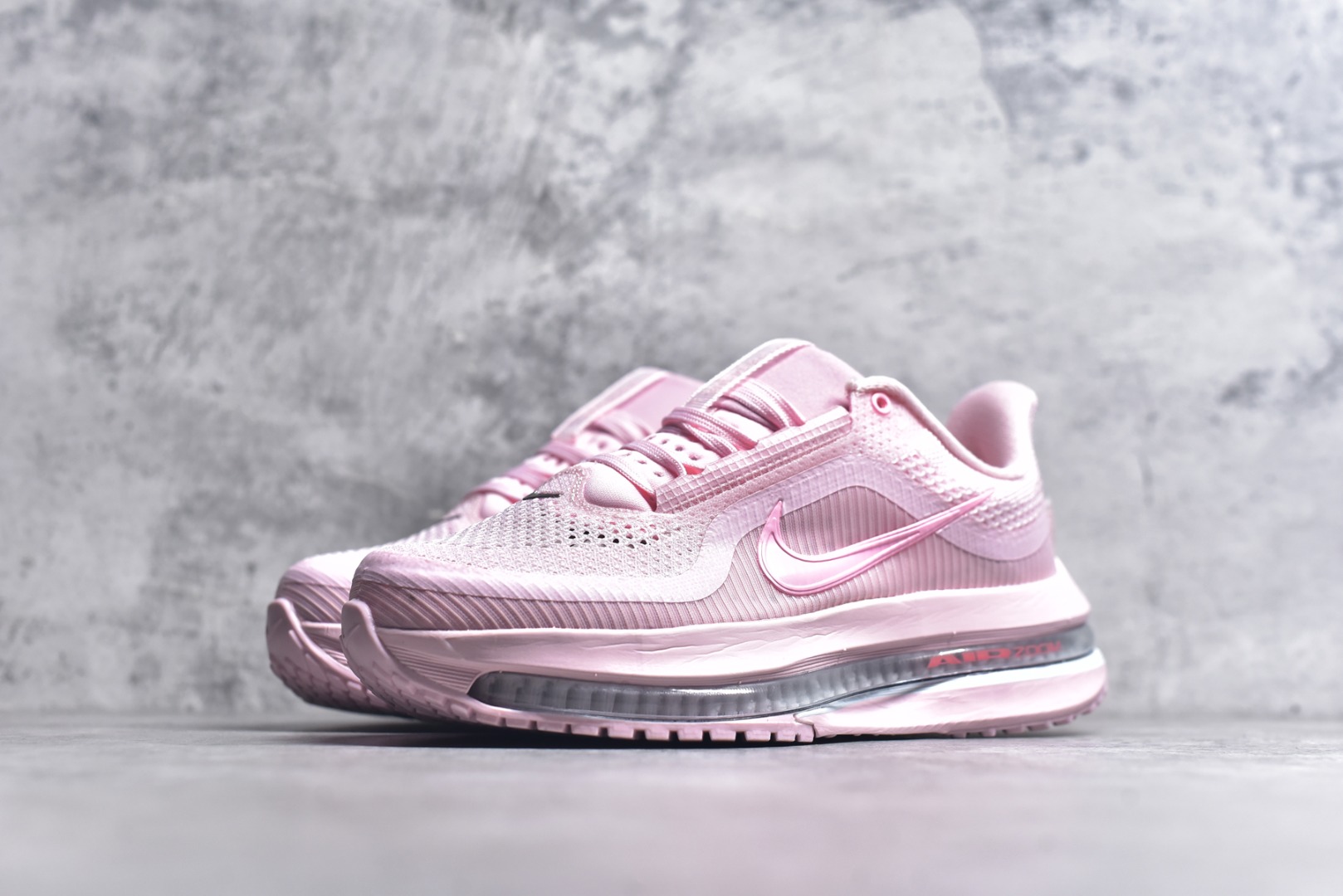 图片[2]-#NK Pegasus Premium 飞马全掌气垫跑步运动鞋 HQ2593-601 气垫的究极进化 NIKE 2025S 新王炸 • 在特有Air科技加持下，耐克带来全新Pegasus Premium。这款跑鞋在传承耐克飞马（Pegasus）系列标志性的缓震功能的同时，将首次搭载耐克的塑型可视化Air Zoom气垫单元。• 塑型Air Zoom气垫单元贴合脚部的自然轮廓，帮助跑者在从后跟到脚趾的过渡中能够有效传递力量，带来一种前所未有的轻盈、顺畅回馈体验。中底采用ZoomX泡绵，后跟则使用ReactX泡绵，为跑者提供稳定流畅的推进感。• 塑型可视化Air Zoom气垫单元和精心配置的泡绵组合，让Pegasus Premium成为耐克飞马系列中颇具能量回馈的鞋款。• 全新Pegasus Premium不仅展示了耐克势头强劲的创新周期，证明了其特有的Air科技的强大实力，更体现了耐克倾听和服务运动员的能力。尺码：36 36.5 37.5 38 38.5 39 40 40.5 41 42 42.5 43 44 44.5 45-选品中心