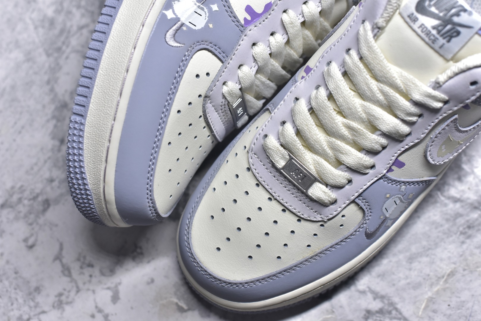 图片[8]-#Nike Air Force 1\’07 Low 拉布布紫 空军一号低帮休闲运动板鞋 DB3301-221 #拉布布是一个充满魅力的小精灵。它有着色彩斑斓的身体，像是从梦幻世界中走出来的一样。它的眼睛如同璀璨的宝石，闪烁着神秘的光芒。 尺码：36 36.5 37.5 38 38.5 39 40 40.5 41 42 42.5 43 44 44.5 45 9.D4-选品中心