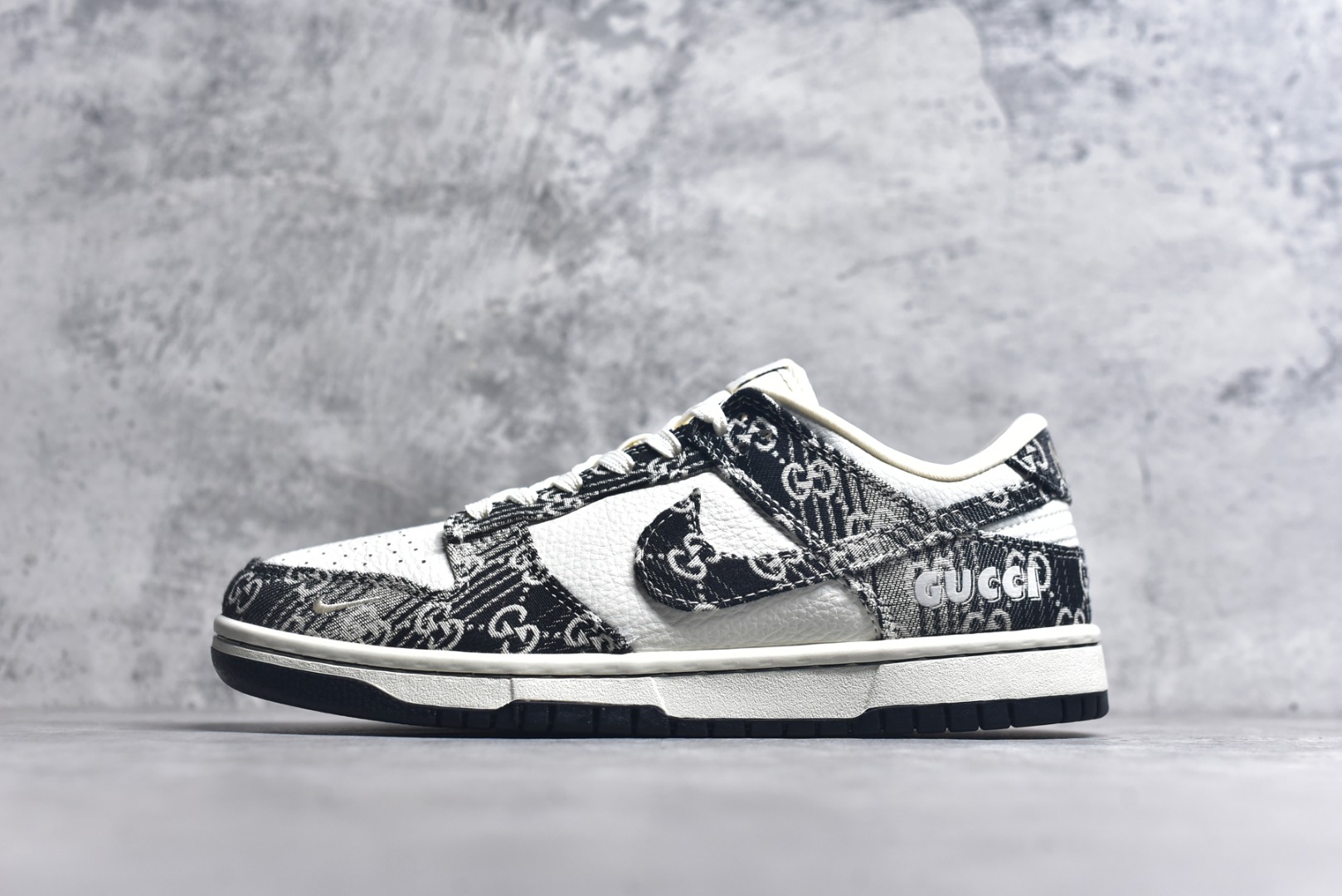 #Nike SB Dunk Low 古驰联名 黑灰牛仔 周年高端定制 低帮休闲板鞋 SC9207-418 #定制鞋盒 大厂纯原品质出货 超高清洁度 皮料切割干净无任何毛边 细节完美 尺码：36 36.5 37.5 38 36.5 39 40 40.5 41 42 42.5 43 44 44.5 45 9.E5-选品中心