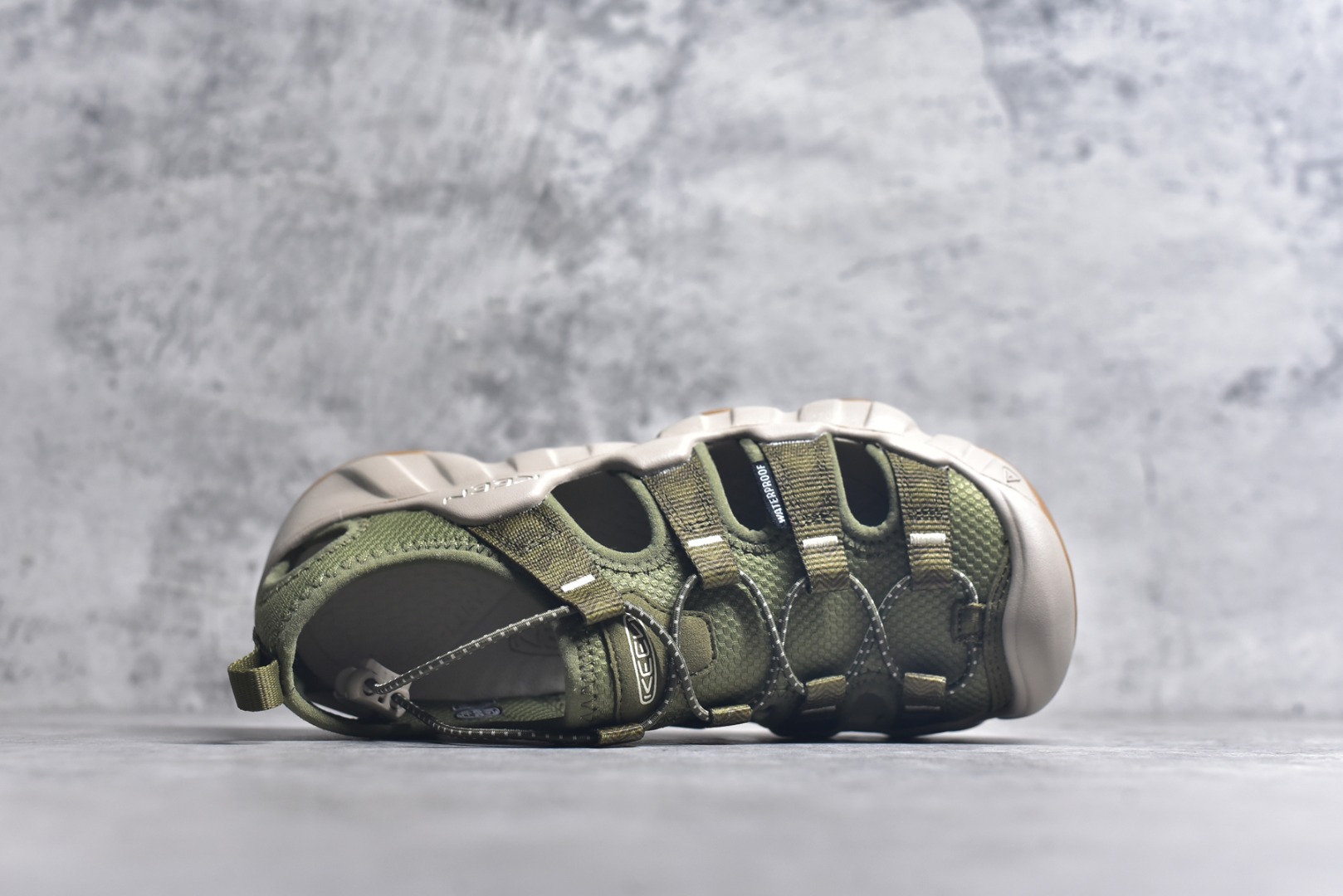 图片[4]-#KEEN Hyperport H2 科恩防滑耐磨低帮户外功能鞋溯溪鞋凉鞋 KEEN诞生于2003年的美国人气户外品牌，以一双“保护脚趾”且能涉足水域的户外凉鞋NEWPORT诞生为契机，开启原创制鞋之路。KEEN相信，天空之下即是户外，因为户外不一定是极具挑战性的独自冒险，也可以是与朋友、家人和宠物一同分享外面的世界。同时，KEEN从诞生之初便始终贯彻环保制鞋的理念，不断创造出优秀的原创奇履。脚踏实地，致力向善。我们想和世界产生更多交集为世界减少更多负担，和你趣户外、趣做自己、趣环保让地球和生活都变得更美好。尺码：36 36.5 37.5 38 38.5 39 40 40.5 41 42 42.5 43 44-选品中心