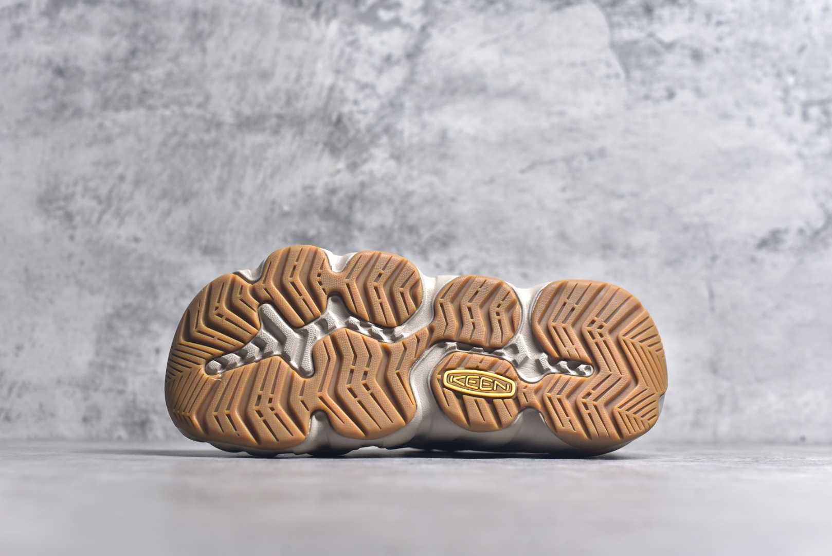 图片[6]-#KEEN Hyperport H2 科恩防滑耐磨低帮户外功能鞋溯溪鞋凉鞋 KEEN诞生于2003年的美国人气户外品牌，以一双“保护脚趾”且能涉足水域的户外凉鞋NEWPORT诞生为契机，开启原创制鞋之路。KEEN相信，天空之下即是户外，因为户外不一定是极具挑战性的独自冒险，也可以是与朋友、家人和宠物一同分享外面的世界。同时，KEEN从诞生之初便始终贯彻环保制鞋的理念，不断创造出优秀的原创奇履。脚踏实地，致力向善。我们想和世界产生更多交集为世界减少更多负担，和你趣户外、趣做自己、趣环保让地球和生活都变得更美好。尺码：36 36.5 37.5 38 38.5 39 40 40.5 41 42 42.5 43 44-选品中心