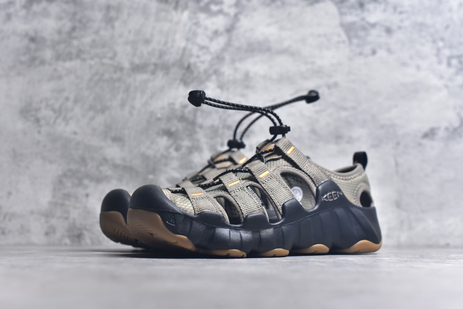 图片[2]-#KEEN Hyperport H2 科恩防滑耐磨低帮户外功能鞋溯溪鞋凉鞋 KEEN诞生于2003年的美国人气户外品牌，以一双“保护脚趾”且能涉足水域的户外凉鞋NEWPORT诞生为契机，开启原创制鞋之路。KEEN相信，天空之下即是户外，因为户外不一定是极具挑战性的独自冒险，也可以是与朋友、家人和宠物一同分享外面的世界。同时，KEEN从诞生之初便始终贯彻环保制鞋的理念，不断创造出优秀的原创奇履。脚踏实地，致力向善。我们想和世界产生更多交集为世界减少更多负担，和你趣户外、趣做自己、趣环保让地球和生活都变得更美好。尺码：36 36.5 37.5 38 38.5 39 40 40.5 41 42 42.5 43 44-选品中心