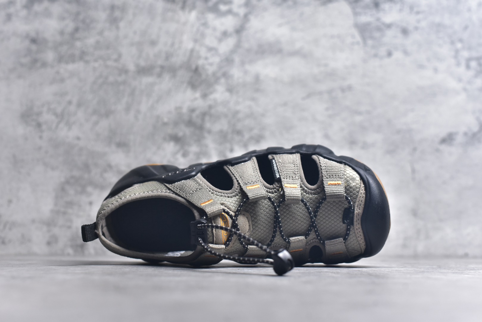 图片[4]-#KEEN Hyperport H2 科恩防滑耐磨低帮户外功能鞋溯溪鞋凉鞋 KEEN诞生于2003年的美国人气户外品牌，以一双“保护脚趾”且能涉足水域的户外凉鞋NEWPORT诞生为契机，开启原创制鞋之路。KEEN相信，天空之下即是户外，因为户外不一定是极具挑战性的独自冒险，也可以是与朋友、家人和宠物一同分享外面的世界。同时，KEEN从诞生之初便始终贯彻环保制鞋的理念，不断创造出优秀的原创奇履。脚踏实地，致力向善。我们想和世界产生更多交集为世界减少更多负担，和你趣户外、趣做自己、趣环保让地球和生活都变得更美好。尺码：36 36.5 37.5 38 38.5 39 40 40.5 41 42 42.5 43 44-选品中心