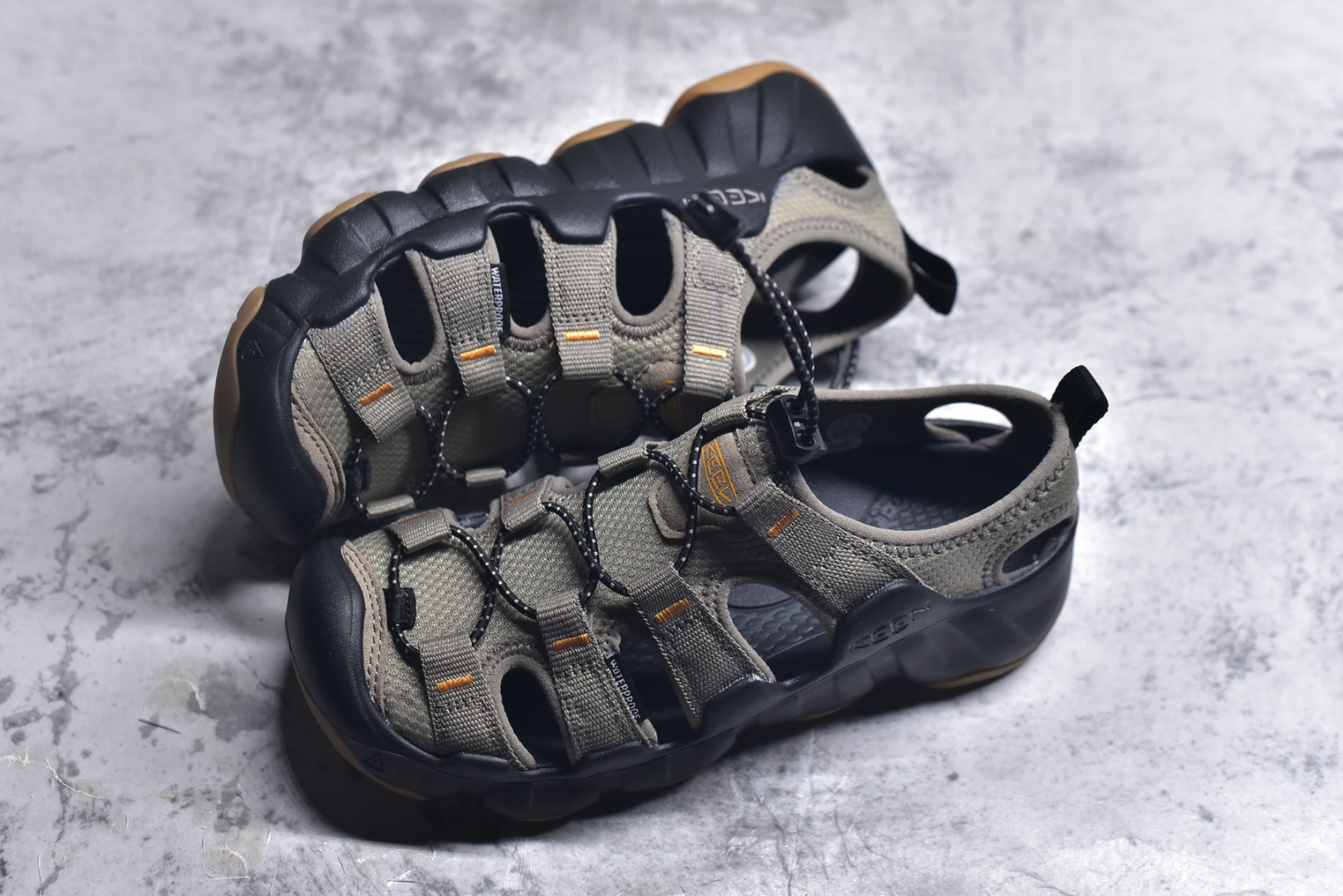 图片[7]-#KEEN Hyperport H2 科恩防滑耐磨低帮户外功能鞋溯溪鞋凉鞋 KEEN诞生于2003年的美国人气户外品牌，以一双“保护脚趾”且能涉足水域的户外凉鞋NEWPORT诞生为契机，开启原创制鞋之路。KEEN相信，天空之下即是户外，因为户外不一定是极具挑战性的独自冒险，也可以是与朋友、家人和宠物一同分享外面的世界。同时，KEEN从诞生之初便始终贯彻环保制鞋的理念，不断创造出优秀的原创奇履。脚踏实地，致力向善。我们想和世界产生更多交集为世界减少更多负担，和你趣户外、趣做自己、趣环保让地球和生活都变得更美好。尺码：36 36.5 37.5 38 38.5 39 40 40.5 41 42 42.5 43 44-选品中心