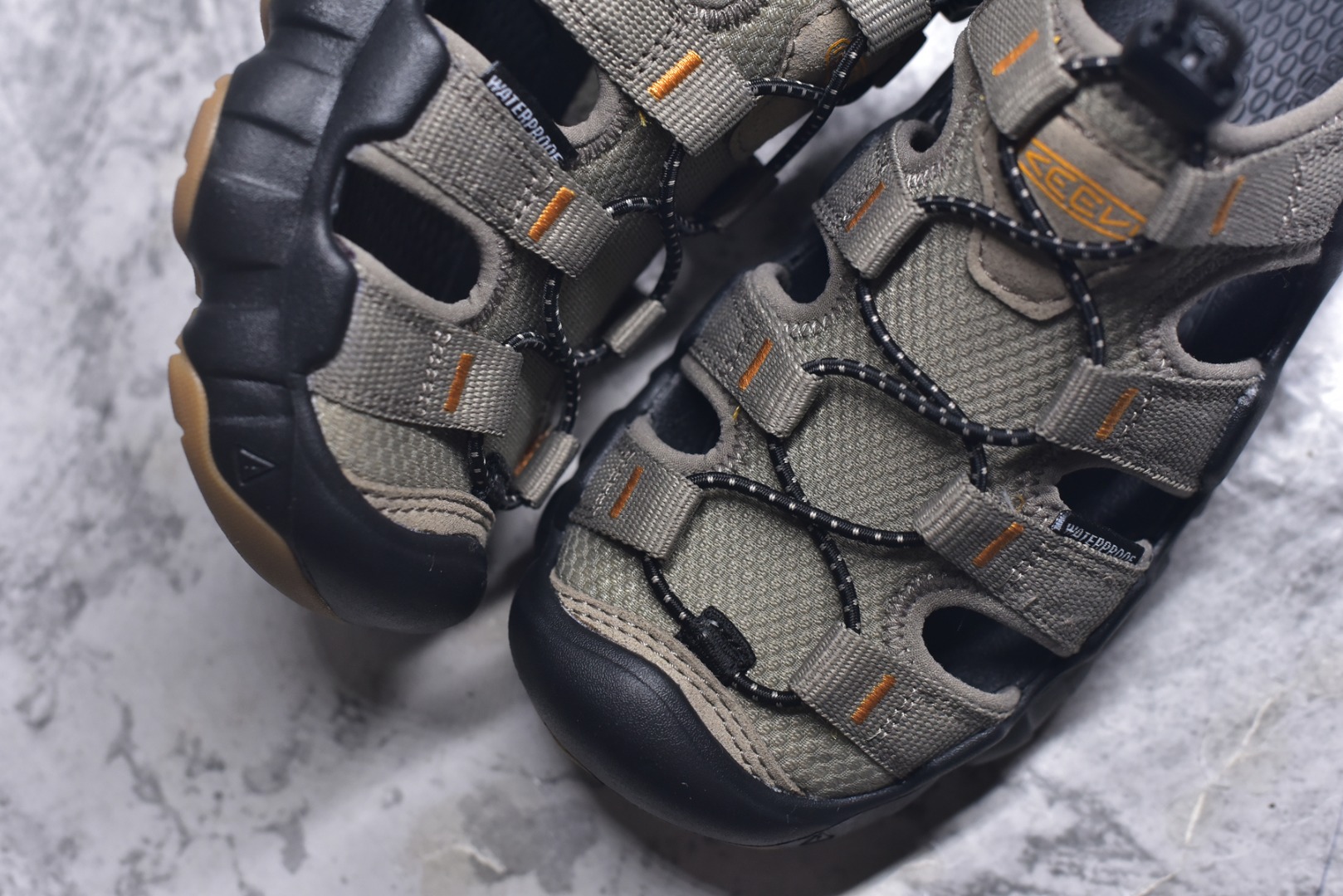 图片[8]-#KEEN Hyperport H2 科恩防滑耐磨低帮户外功能鞋溯溪鞋凉鞋 KEEN诞生于2003年的美国人气户外品牌，以一双“保护脚趾”且能涉足水域的户外凉鞋NEWPORT诞生为契机，开启原创制鞋之路。KEEN相信，天空之下即是户外，因为户外不一定是极具挑战性的独自冒险，也可以是与朋友、家人和宠物一同分享外面的世界。同时，KEEN从诞生之初便始终贯彻环保制鞋的理念，不断创造出优秀的原创奇履。脚踏实地，致力向善。我们想和世界产生更多交集为世界减少更多负担，和你趣户外、趣做自己、趣环保让地球和生活都变得更美好。尺码：36 36.5 37.5 38 38.5 39 40 40.5 41 42 42.5 43 44-选品中心