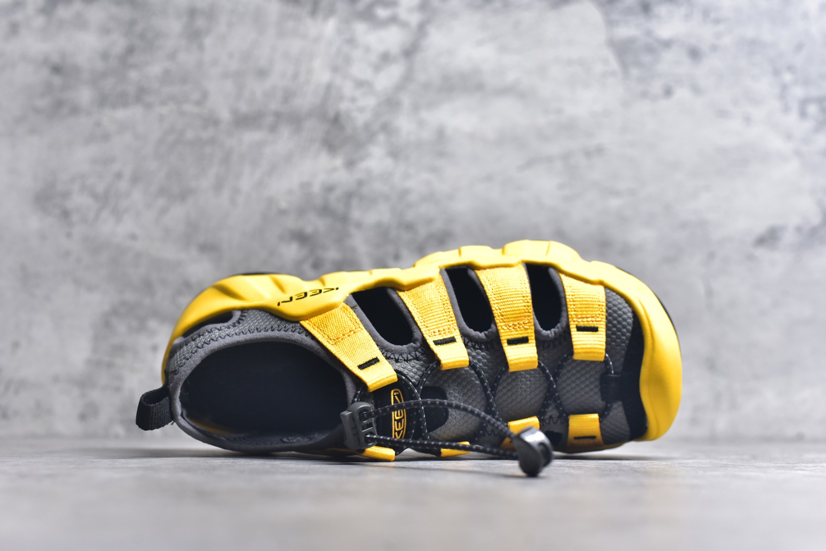 图片[4]-#KEEN Hyperport H2 科恩防滑耐磨低帮户外功能鞋溯溪鞋凉鞋 KEEN诞生于2003年的美国人气户外品牌，以一双“保护脚趾”且能涉足水域的户外凉鞋NEWPORT诞生为契机，开启原创制鞋之路。KEEN相信，天空之下即是户外，因为户外不一定是极具挑战性的独自冒险，也可以是与朋友、家人和宠物一同分享外面的世界。同时，KEEN从诞生之初便始终贯彻环保制鞋的理念，不断创造出优秀的原创奇履。脚踏实地，致力向善。我们想和世界产生更多交集为世界减少更多负担，和你趣户外、趣做自己、趣环保让地球和生活都变得更美好。尺码：36 36.5 37.5 38 38.5 39 40 40.5 41 42 42.5 43 44-选品中心