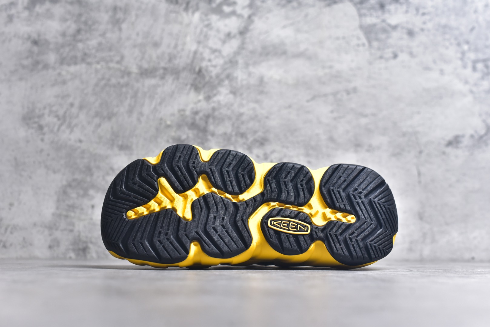 图片[6]-#KEEN Hyperport H2 科恩防滑耐磨低帮户外功能鞋溯溪鞋凉鞋 KEEN诞生于2003年的美国人气户外品牌，以一双“保护脚趾”且能涉足水域的户外凉鞋NEWPORT诞生为契机，开启原创制鞋之路。KEEN相信，天空之下即是户外，因为户外不一定是极具挑战性的独自冒险，也可以是与朋友、家人和宠物一同分享外面的世界。同时，KEEN从诞生之初便始终贯彻环保制鞋的理念，不断创造出优秀的原创奇履。脚踏实地，致力向善。我们想和世界产生更多交集为世界减少更多负担，和你趣户外、趣做自己、趣环保让地球和生活都变得更美好。尺码：36 36.5 37.5 38 38.5 39 40 40.5 41 42 42.5 43 44-选品中心