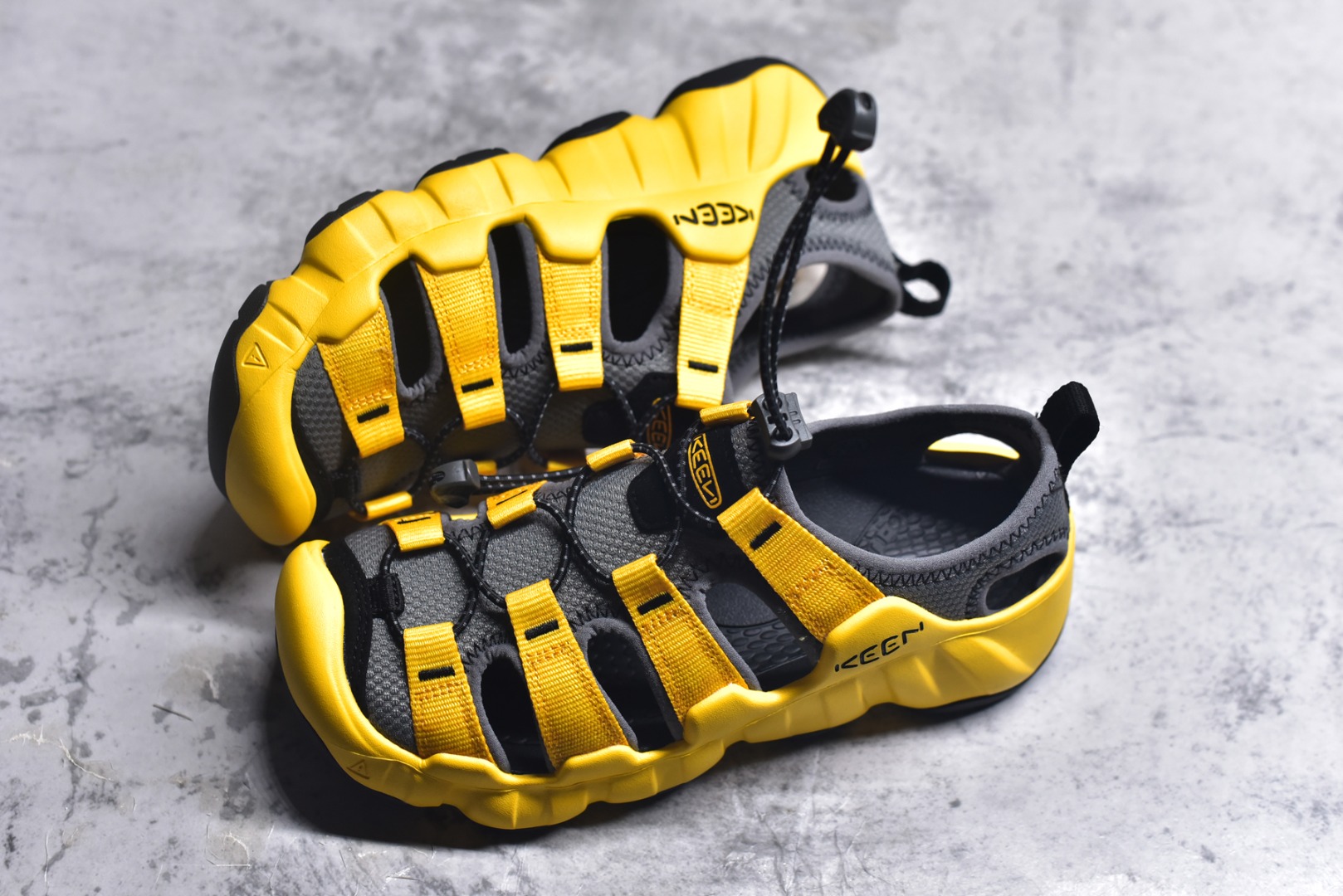 图片[7]-#KEEN Hyperport H2 科恩防滑耐磨低帮户外功能鞋溯溪鞋凉鞋 KEEN诞生于2003年的美国人气户外品牌，以一双“保护脚趾”且能涉足水域的户外凉鞋NEWPORT诞生为契机，开启原创制鞋之路。KEEN相信，天空之下即是户外，因为户外不一定是极具挑战性的独自冒险，也可以是与朋友、家人和宠物一同分享外面的世界。同时，KEEN从诞生之初便始终贯彻环保制鞋的理念，不断创造出优秀的原创奇履。脚踏实地，致力向善。我们想和世界产生更多交集为世界减少更多负担，和你趣户外、趣做自己、趣环保让地球和生活都变得更美好。尺码：36 36.5 37.5 38 38.5 39 40 40.5 41 42 42.5 43 44-选品中心