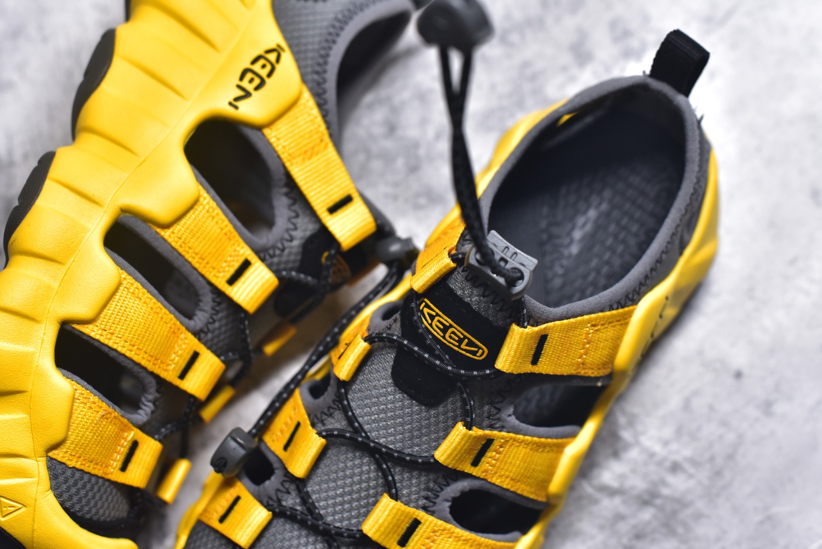 图片[9]-#KEEN Hyperport H2 科恩防滑耐磨低帮户外功能鞋溯溪鞋凉鞋 KEEN诞生于2003年的美国人气户外品牌，以一双“保护脚趾”且能涉足水域的户外凉鞋NEWPORT诞生为契机，开启原创制鞋之路。KEEN相信，天空之下即是户外，因为户外不一定是极具挑战性的独自冒险，也可以是与朋友、家人和宠物一同分享外面的世界。同时，KEEN从诞生之初便始终贯彻环保制鞋的理念，不断创造出优秀的原创奇履。脚踏实地，致力向善。我们想和世界产生更多交集为世界减少更多负担，和你趣户外、趣做自己、趣环保让地球和生活都变得更美好。尺码：36 36.5 37.5 38 38.5 39 40 40.5 41 42 42.5 43 44-选品中心