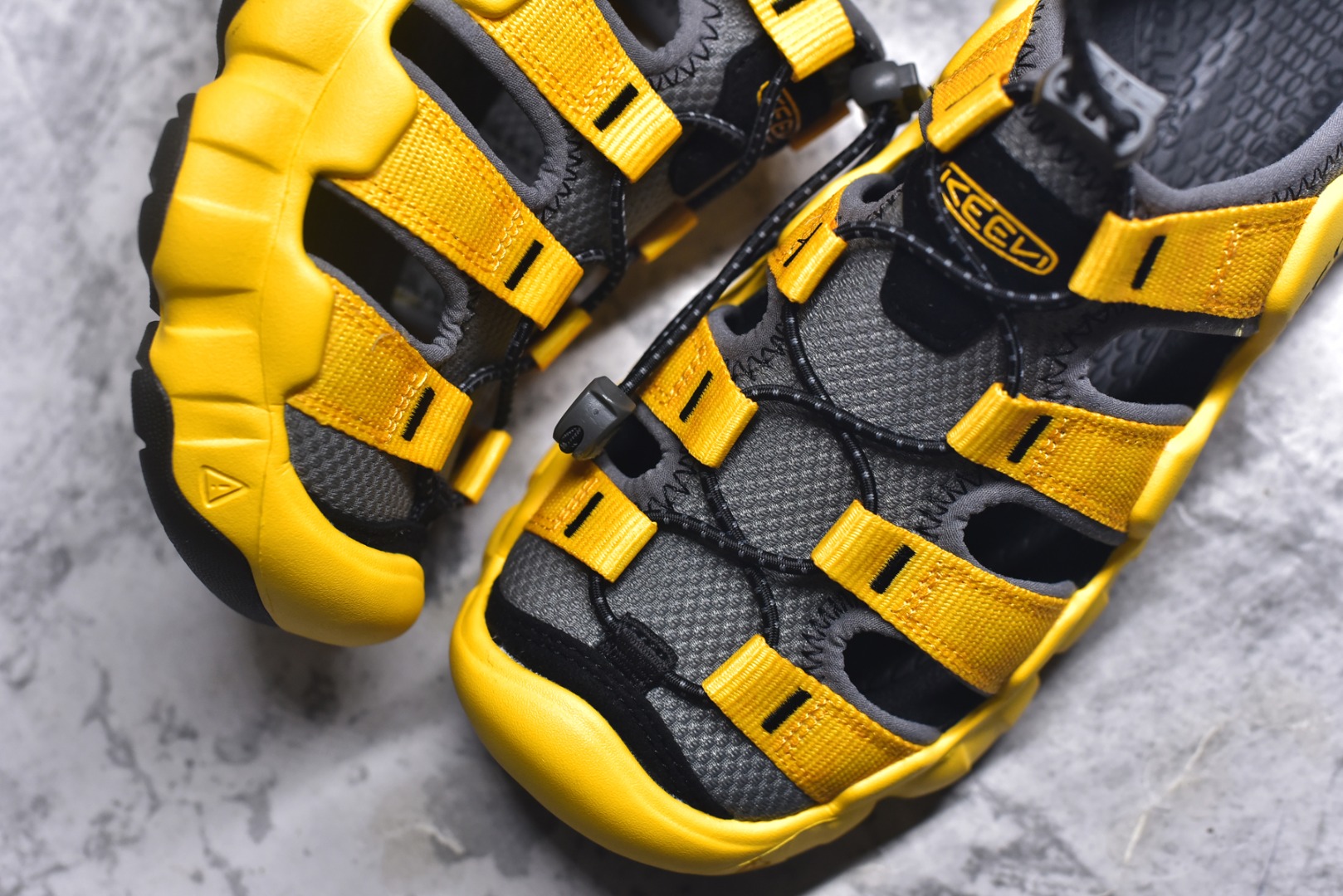 图片[8]-#KEEN Hyperport H2 科恩防滑耐磨低帮户外功能鞋溯溪鞋凉鞋 KEEN诞生于2003年的美国人气户外品牌，以一双“保护脚趾”且能涉足水域的户外凉鞋NEWPORT诞生为契机，开启原创制鞋之路。KEEN相信，天空之下即是户外，因为户外不一定是极具挑战性的独自冒险，也可以是与朋友、家人和宠物一同分享外面的世界。同时，KEEN从诞生之初便始终贯彻环保制鞋的理念，不断创造出优秀的原创奇履。脚踏实地，致力向善。我们想和世界产生更多交集为世界减少更多负担，和你趣户外、趣做自己、趣环保让地球和生活都变得更美好。尺码：36 36.5 37.5 38 38.5 39 40 40.5 41 42 42.5 43 44-选品中心