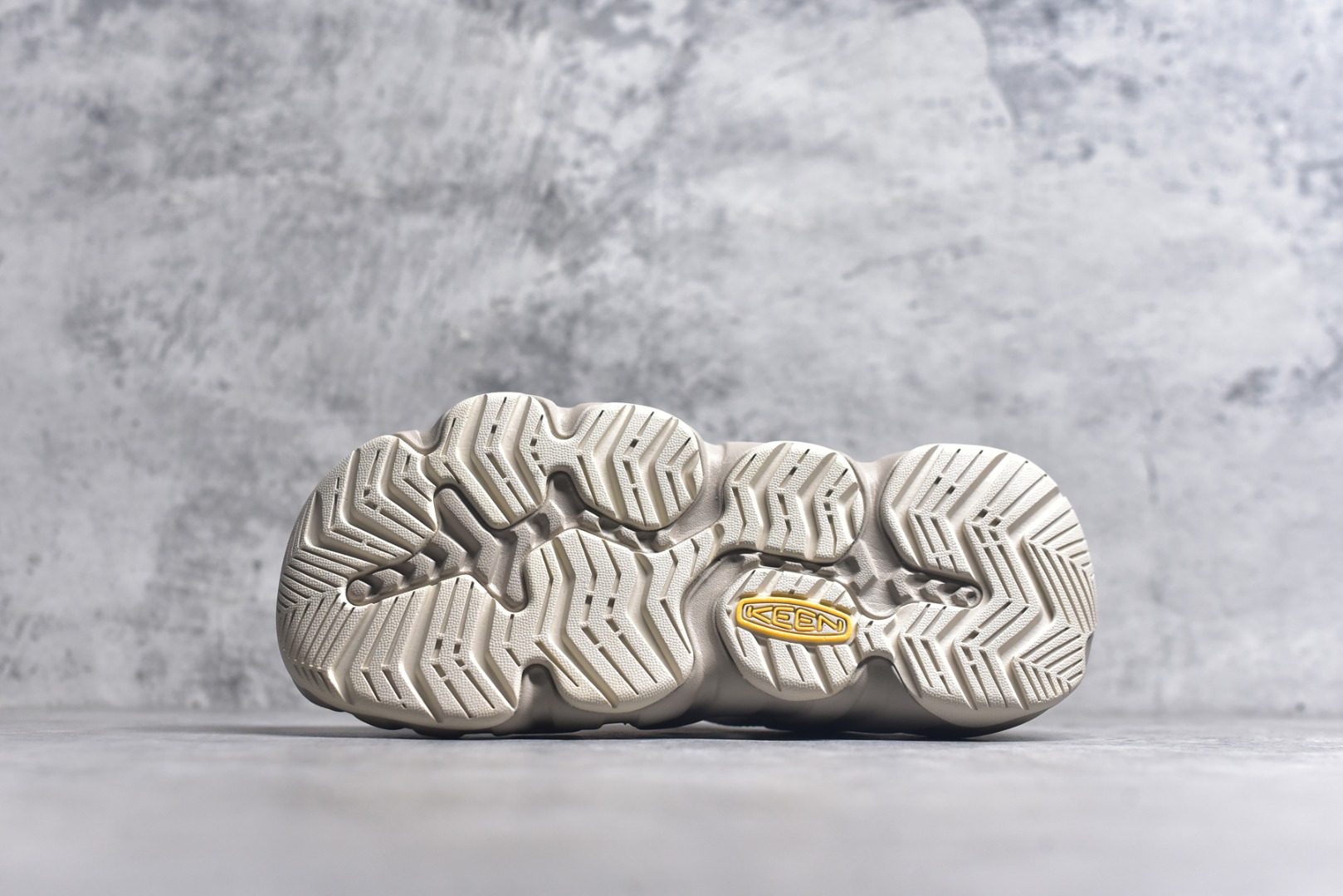 图片[6]-#KEEN Hyperport H2 科恩防滑耐磨低帮户外功能鞋溯溪鞋凉鞋 KEEN诞生于2003年的美国人气户外品牌，以一双“保护脚趾”且能涉足水域的户外凉鞋NEWPORT诞生为契机，开启原创制鞋之路。KEEN相信，天空之下即是户外，因为户外不一定是极具挑战性的独自冒险，也可以是与朋友、家人和宠物一同分享外面的世界。同时，KEEN从诞生之初便始终贯彻环保制鞋的理念，不断创造出优秀的原创奇履。脚踏实地，致力向善。我们想和世界产生更多交集为世界减少更多负担，和你趣户外、趣做自己、趣环保让地球和生活都变得更美好。尺码：36 36.5 37.5 38 38.5 39 40 40.5 41 42 42.5 43 44-选品中心
