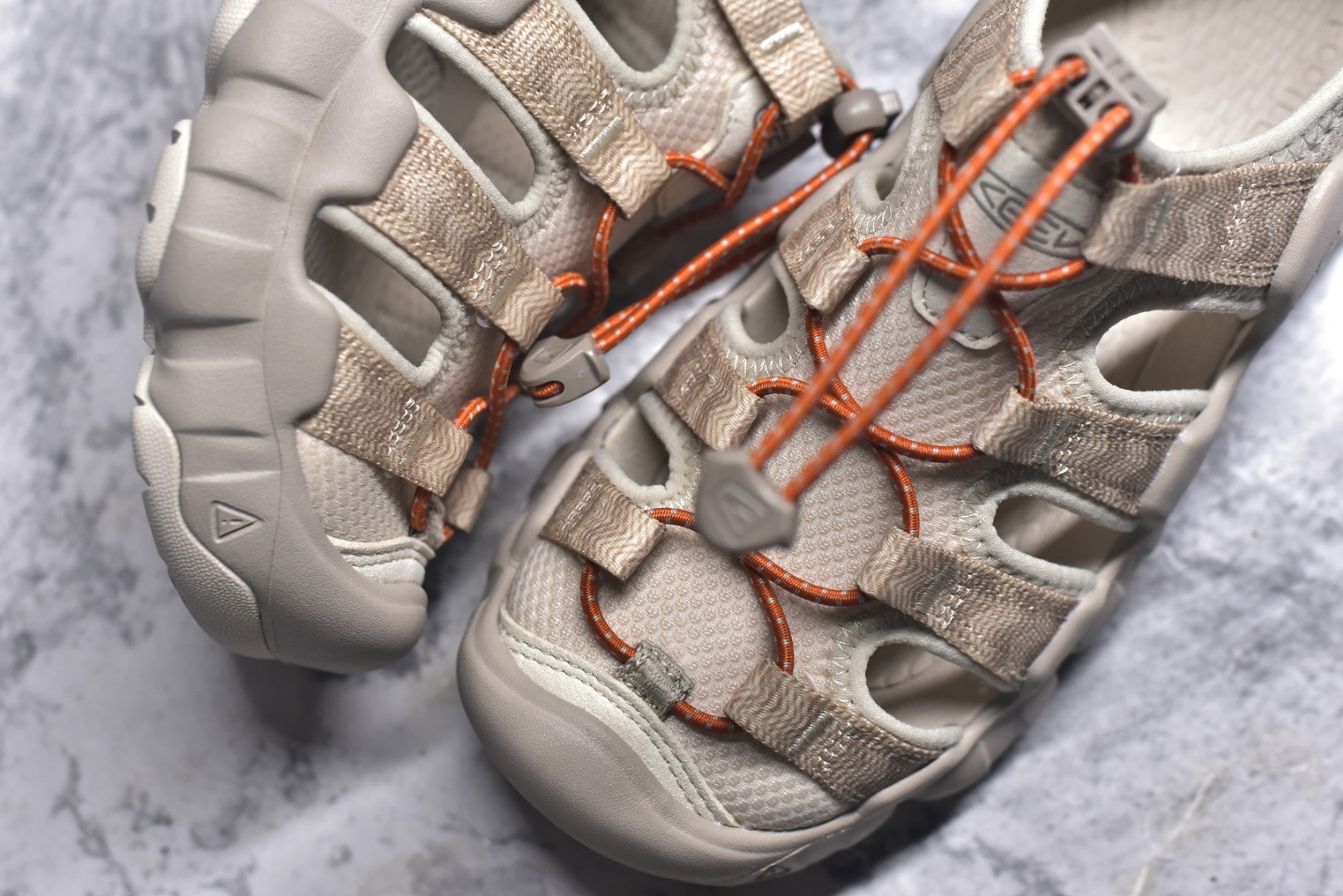 图片[8]-#KEEN Hyperport H2 科恩防滑耐磨低帮户外功能鞋溯溪鞋凉鞋 KEEN诞生于2003年的美国人气户外品牌，以一双“保护脚趾”且能涉足水域的户外凉鞋NEWPORT诞生为契机，开启原创制鞋之路。KEEN相信，天空之下即是户外，因为户外不一定是极具挑战性的独自冒险，也可以是与朋友、家人和宠物一同分享外面的世界。同时，KEEN从诞生之初便始终贯彻环保制鞋的理念，不断创造出优秀的原创奇履。脚踏实地，致力向善。我们想和世界产生更多交集为世界减少更多负担，和你趣户外、趣做自己、趣环保让地球和生活都变得更美好。尺码：36 36.5 37.5 38 38.5 39 40 40.5 41 42 42.5 43 44-选品中心