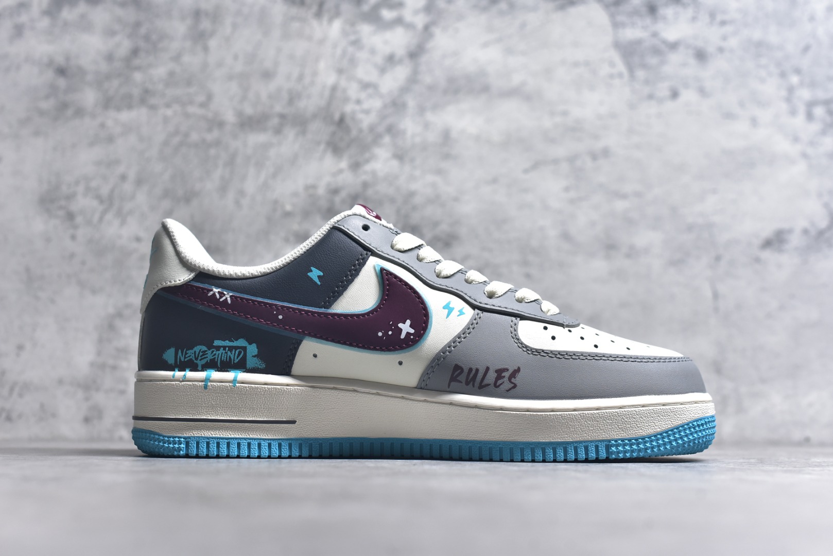 图片[3]-#Nike Air Force 1\’07 Low \”Stop Drinking\” 戒酒骷髅 空军一号低帮休闲运动板鞋 LJ2288-666 #戒酒骷髅是一幅极具警示意义的创意作品。画面主体是一个骷髅正仰面喝酒，它没有了皮肉的包裹，骨骼突兀地展现，空洞的眼眶直愣愣地望向天空，毫无生机的手紧握着酒杯，酒水顺着它的颌骨肆意流淌 尺码：36 36.5 37.5 38 38.5 39 40 40.5 41 42 42.5 43 44 44.5 45 9.D4-选品中心