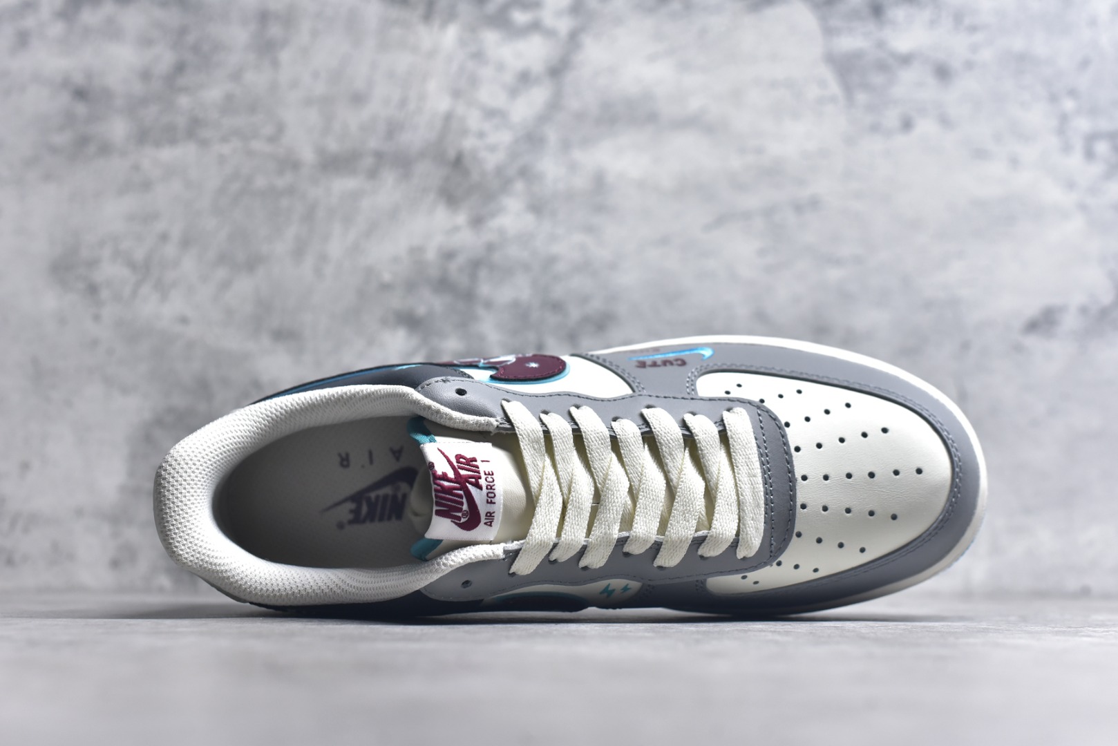 图片[4]-#Nike Air Force 1\’07 Low \”Stop Drinking\” 戒酒骷髅 空军一号低帮休闲运动板鞋 LJ2288-666 #戒酒骷髅是一幅极具警示意义的创意作品。画面主体是一个骷髅正仰面喝酒，它没有了皮肉的包裹，骨骼突兀地展现，空洞的眼眶直愣愣地望向天空，毫无生机的手紧握着酒杯，酒水顺着它的颌骨肆意流淌 尺码：36 36.5 37.5 38 38.5 39 40 40.5 41 42 42.5 43 44 44.5 45 9.D4-选品中心