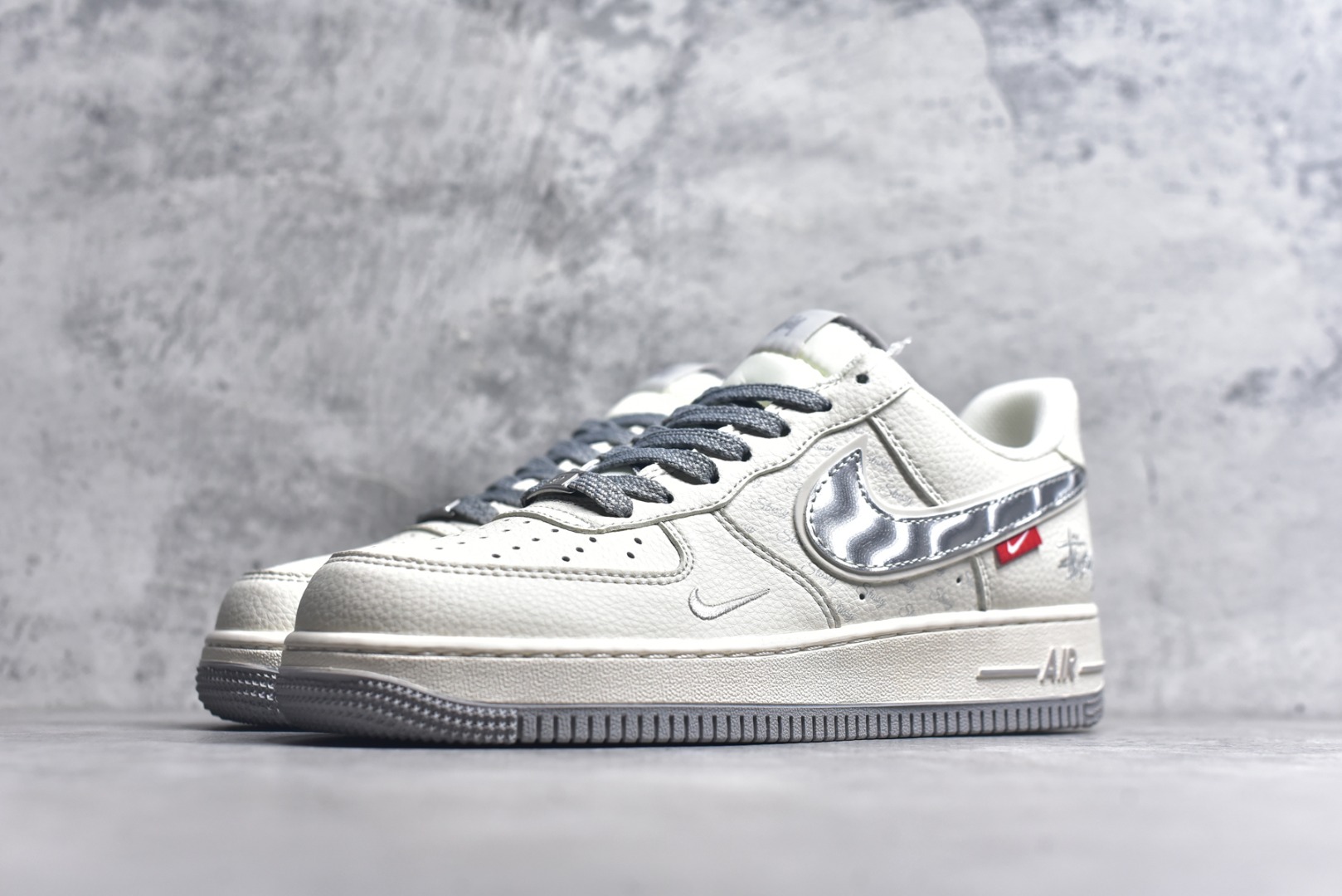图片[2]-#Nike Air Force 1\’07 Low 斯图西联名 灰银勾 空军一号低帮休闲运动板鞋 XX3168-209 #原楦头原纸板 原装鞋盒 定制五金配件 内置全掌气垫 原厂鞋底 尺码：36 36.5 37.5 38 38.5 39 40 40.5 41 42 42.5 43 44 44.5 45 9.D4-选品中心