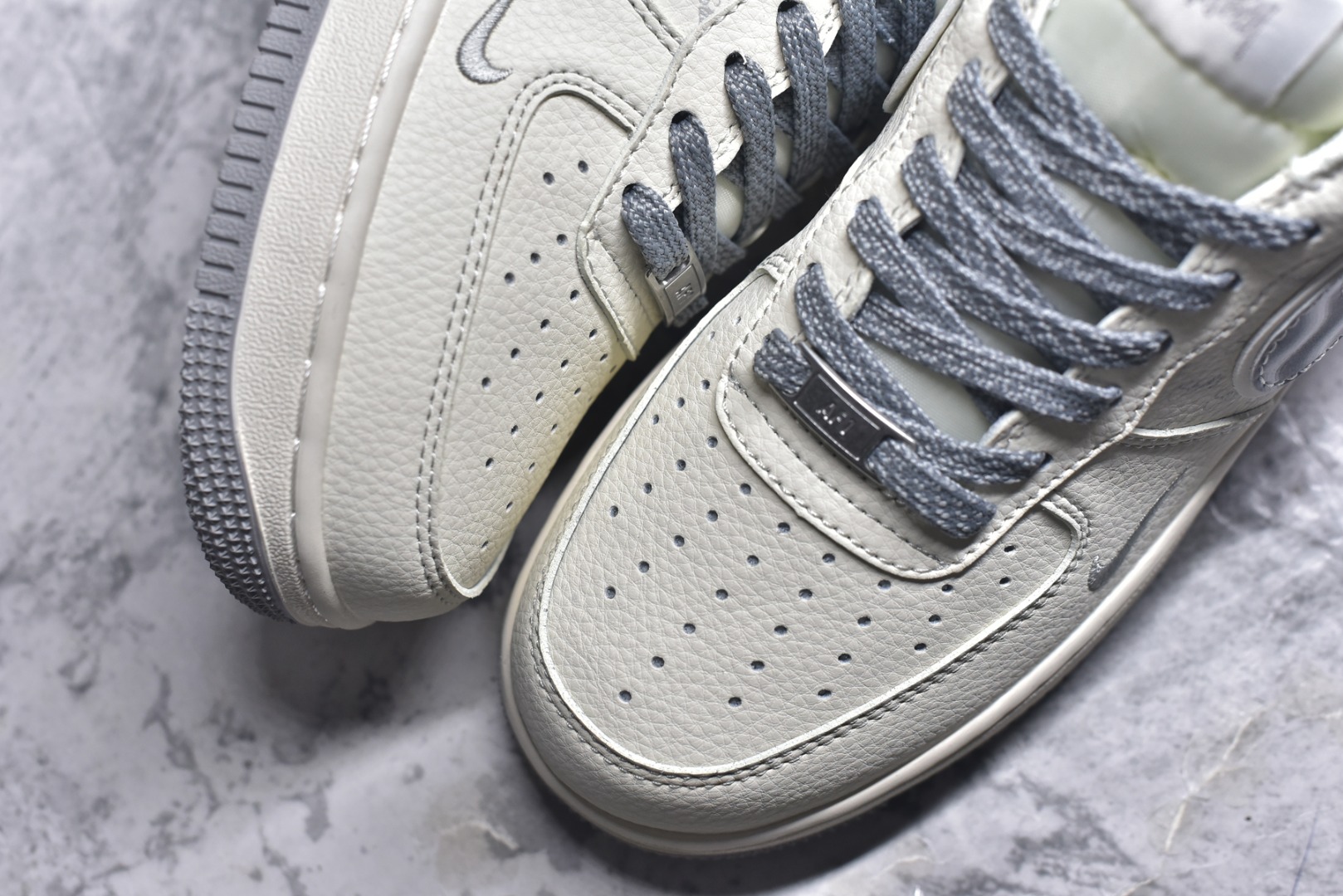 图片[8]-#Nike Air Force 1\’07 Low 斯图西联名 灰银勾 空军一号低帮休闲运动板鞋 XX3168-209 #原楦头原纸板 原装鞋盒 定制五金配件 内置全掌气垫 原厂鞋底 尺码：36 36.5 37.5 38 38.5 39 40 40.5 41 42 42.5 43 44 44.5 45 9.D4-选品中心