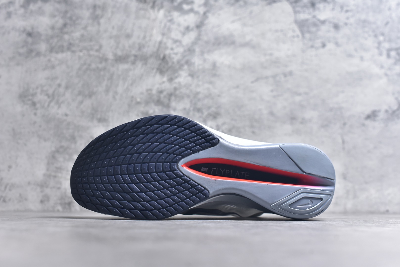 图片[6]-#Jakob A. Ingebrigtsen x NK Zoom VaporFly Next 4% 舒适百搭透气回弹低帮短跑马拉松跑步鞋 HF6414-100 采用精致醒目设计，精准诠释雅各布·因格布里格森的风格，聚焦他的核心信念：家庭与夺冠。该鞋款在前代鞋款的基础上减轻重量，但不影响性能表现。碳纤维 Flyplate 结合出众回弹的ZoomX泡绵中底，缔造比赛日佳选，令你快意难挡，疾速冲刺。这款公路竞速跑步鞋具备匠心品质，无论是日常畅跑还是马拉松，皆可轻松驾驭，是雅各布的信赖之选。尺码：39 40 40.5 41 42 42.5 43 44 44.5 45-选品中心