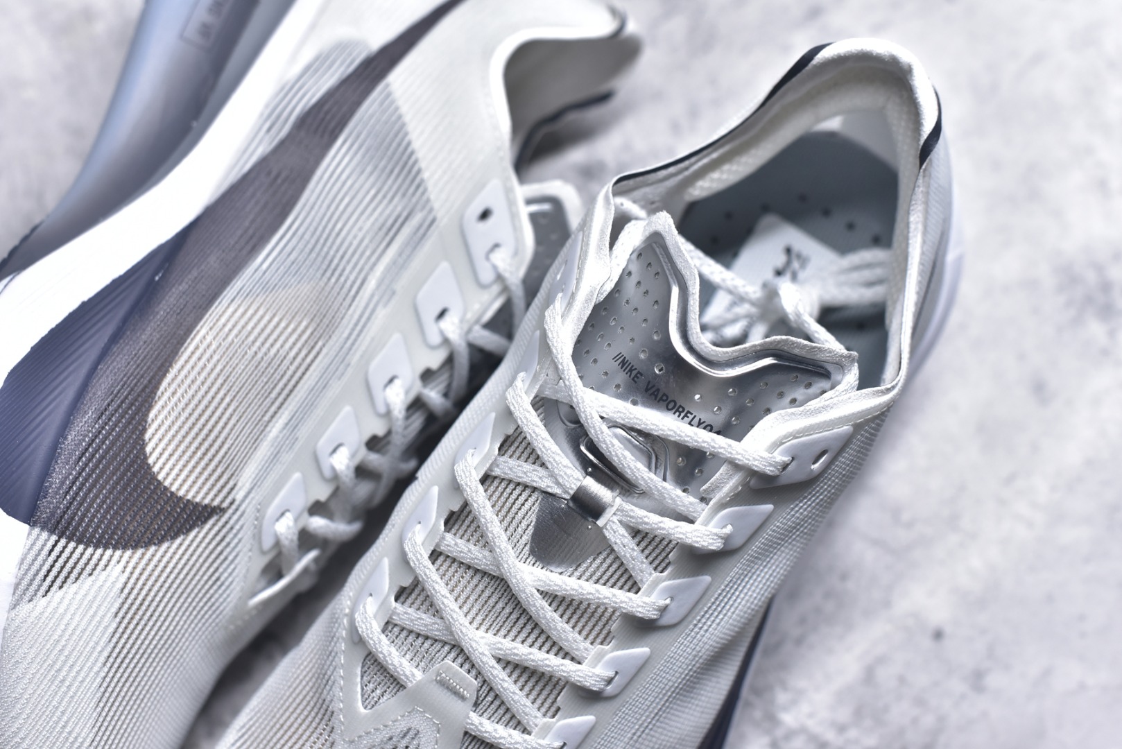 图片[9]-#Jakob A. Ingebrigtsen x NK Zoom VaporFly Next 4% 舒适百搭透气回弹低帮短跑马拉松跑步鞋 HF6414-100 采用精致醒目设计，精准诠释雅各布·因格布里格森的风格，聚焦他的核心信念：家庭与夺冠。该鞋款在前代鞋款的基础上减轻重量，但不影响性能表现。碳纤维 Flyplate 结合出众回弹的ZoomX泡绵中底，缔造比赛日佳选，令你快意难挡，疾速冲刺。这款公路竞速跑步鞋具备匠心品质，无论是日常畅跑还是马拉松，皆可轻松驾驭，是雅各布的信赖之选。尺码：39 40 40.5 41 42 42.5 43 44 44.5 45-选品中心