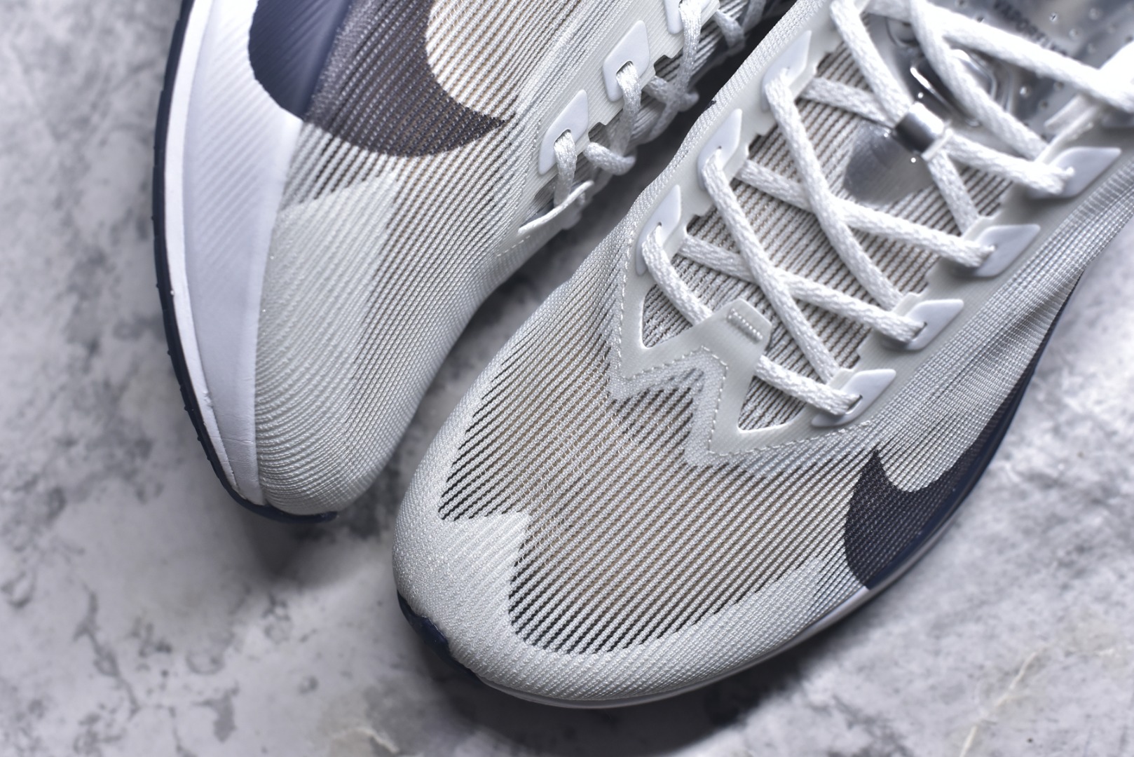 图片[8]-#Jakob A. Ingebrigtsen x NK Zoom VaporFly Next 4% 舒适百搭透气回弹低帮短跑马拉松跑步鞋 HF6414-100 采用精致醒目设计，精准诠释雅各布·因格布里格森的风格，聚焦他的核心信念：家庭与夺冠。该鞋款在前代鞋款的基础上减轻重量，但不影响性能表现。碳纤维 Flyplate 结合出众回弹的ZoomX泡绵中底，缔造比赛日佳选，令你快意难挡，疾速冲刺。这款公路竞速跑步鞋具备匠心品质，无论是日常畅跑还是马拉松，皆可轻松驾驭，是雅各布的信赖之选。尺码：39 40 40.5 41 42 42.5 43 44 44.5 45-选品中心