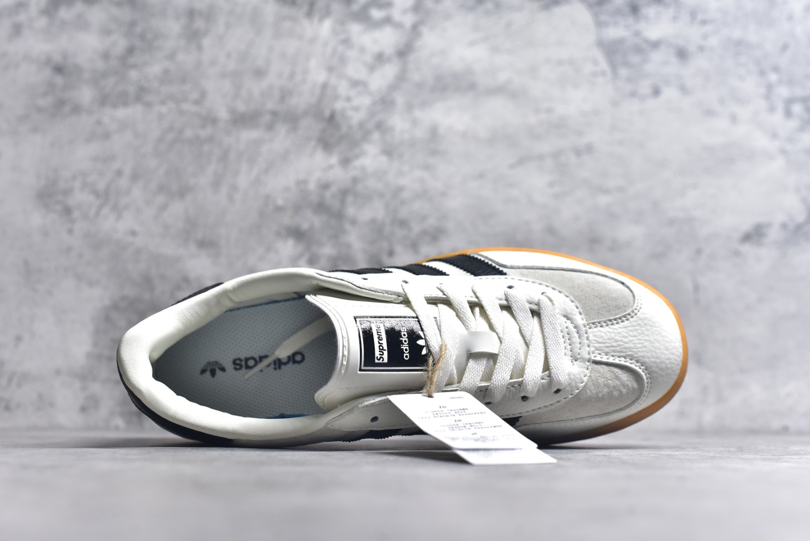 图片[4]-#Adidas 德训鞋 “Suprem联名-米白”高端定制 大厂纯原品质出货 超高清洁度 细节完美 舒适百搭 低帮休闲板鞋 男女同款 货号：SC9207-726 尺码：36 36.5 37.5 38 38.5 39 40 40.5 41 42 42.5 43 44 44.5 45-选品中心