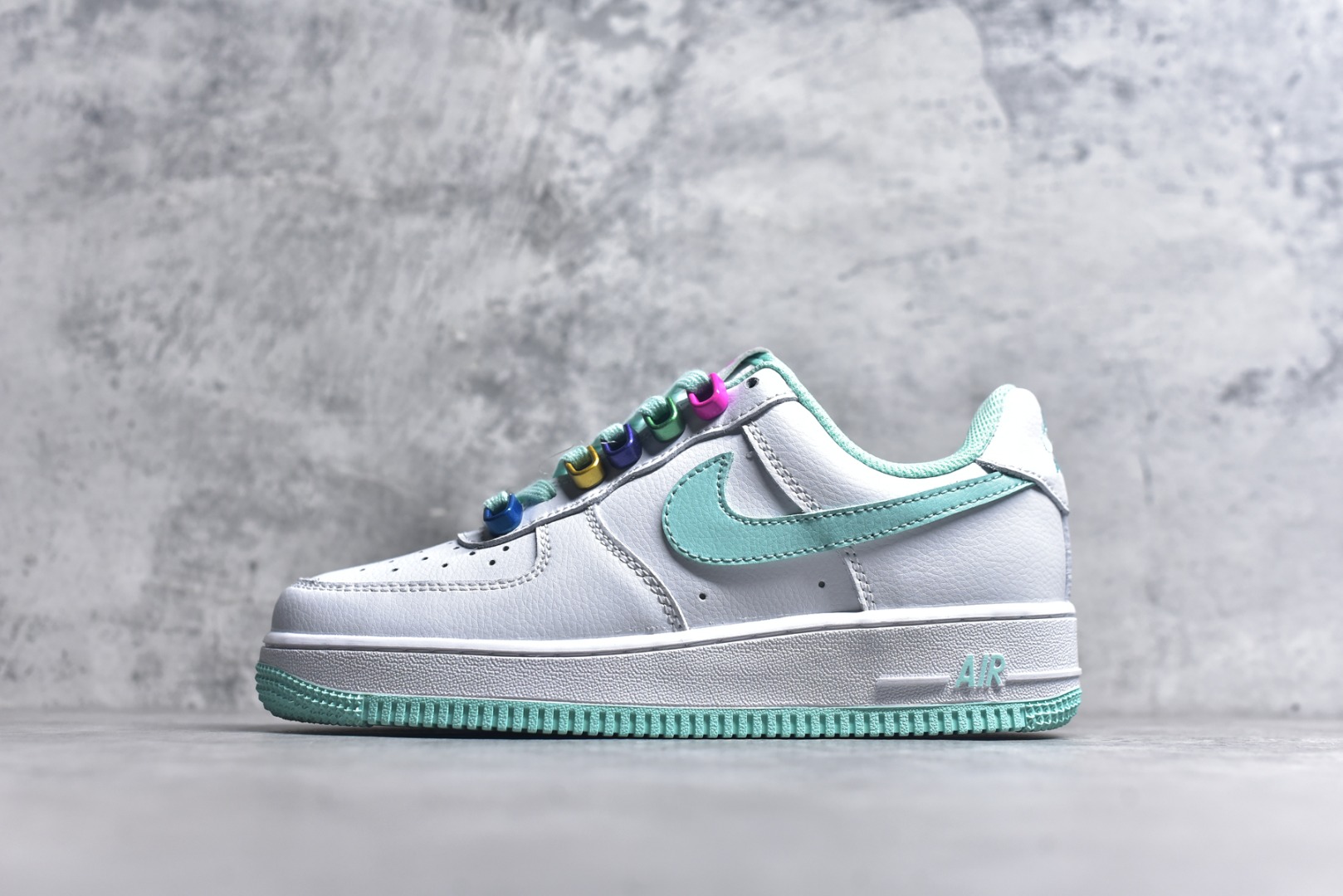#Nike Air Force 1\’07 Low 五彩缤纷 空军一号低帮休闲板鞋 DH7561-107 #原楦头原纸板 原装鞋盒 定制五金配件 内置全掌气垫 原厂鞋底 尺码：36 36.5 37.5 38 38.5 39 40 9.D4-选品中心