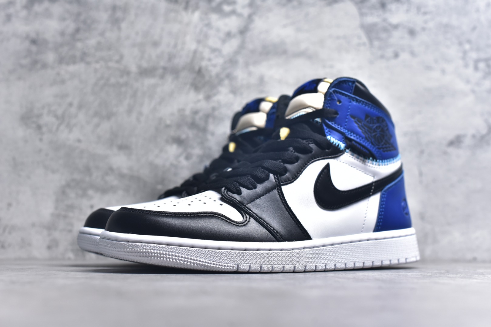 图片[2]-#顶级 Fragment x Union x Air Jordan 1 Retro High PK NRG 高帮aj1 乔丹一代经典复古运动篮球板鞋 洛杉矶品牌Union与Jordan合作推出的AJ1联名版本 近日洛杉矶时尚名所UNION LA与Jordan Brand联手为我们带来了UNION LA x Air Jordan 1 High 鞋款 鞋款采用解构、撞色以和补丁图案点缀的设计 鞋面结合了 全新解构皇家蓝 高帮 篮球鞋 货号：IO7847-001 尺码： 36 36.5 37.5 38 38.5 39 40 40.5 41 42 42.5 43 44 45-选品中心
