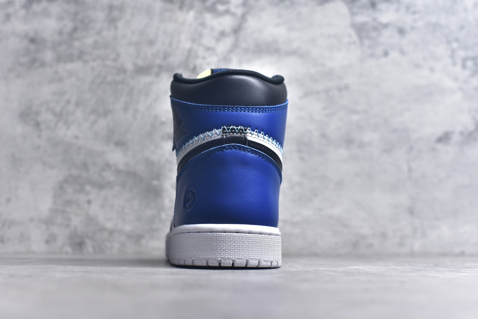 图片[5]-#顶级 Fragment x Union x Air Jordan 1 Retro High PK NRG 高帮aj1 乔丹一代经典复古运动篮球板鞋 洛杉矶品牌Union与Jordan合作推出的AJ1联名版本 近日洛杉矶时尚名所UNION LA与Jordan Brand联手为我们带来了UNION LA x Air Jordan 1 High 鞋款 鞋款采用解构、撞色以和补丁图案点缀的设计 鞋面结合了 全新解构皇家蓝 高帮 篮球鞋 货号：IO7847-001 尺码： 36 36.5 37.5 38 38.5 39 40 40.5 41 42 42.5 43 44 45-选品中心