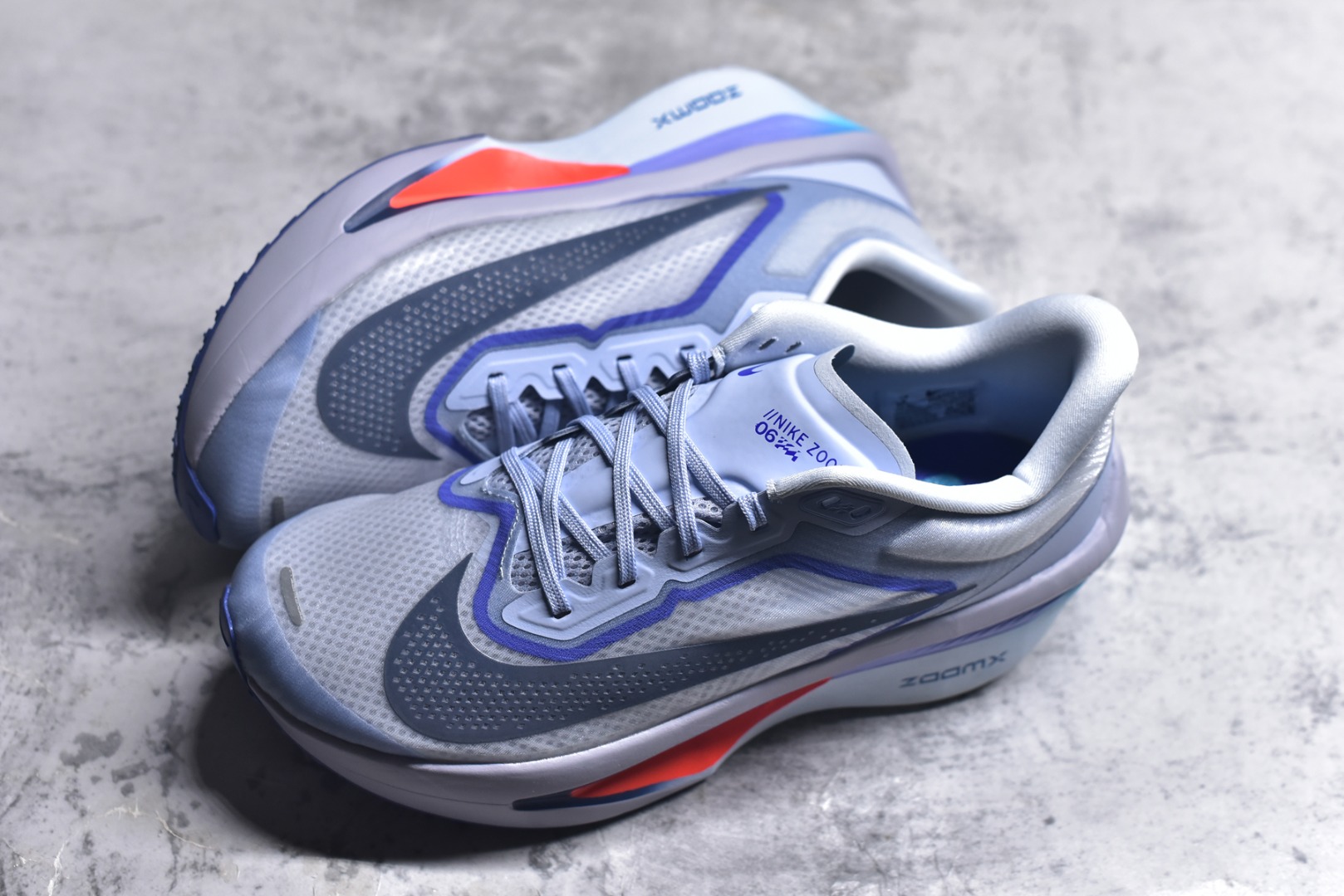 图片[7]-#NK ZoomX Invincible Run Flyknit 6 轻量跑鞋 飞织低帮休闲运动慢跑鞋 FN8454-002 此鞋专为短跑运动员而生 是为 5 至 10 公里距离的赛事和训练打造 整体设计采用流线型的轻质工程网眼材质构成鞋面 并与其他 Running 旗舰鞋款同样搭载全脚掌 ZoomX 缓冲中底 搭配 Pebax 物料与橡胶外底 ZoomX StreakFly 首发配色以Prototype呈现 其灵感是来自开发期间的磨损测试 透过编号的标记与内侧的预期跑步距离突出研发过程 尺码：36 36.5 37.5 38 38.5 39 40 40.5 41 42 42.5 43 44 45-选品中心