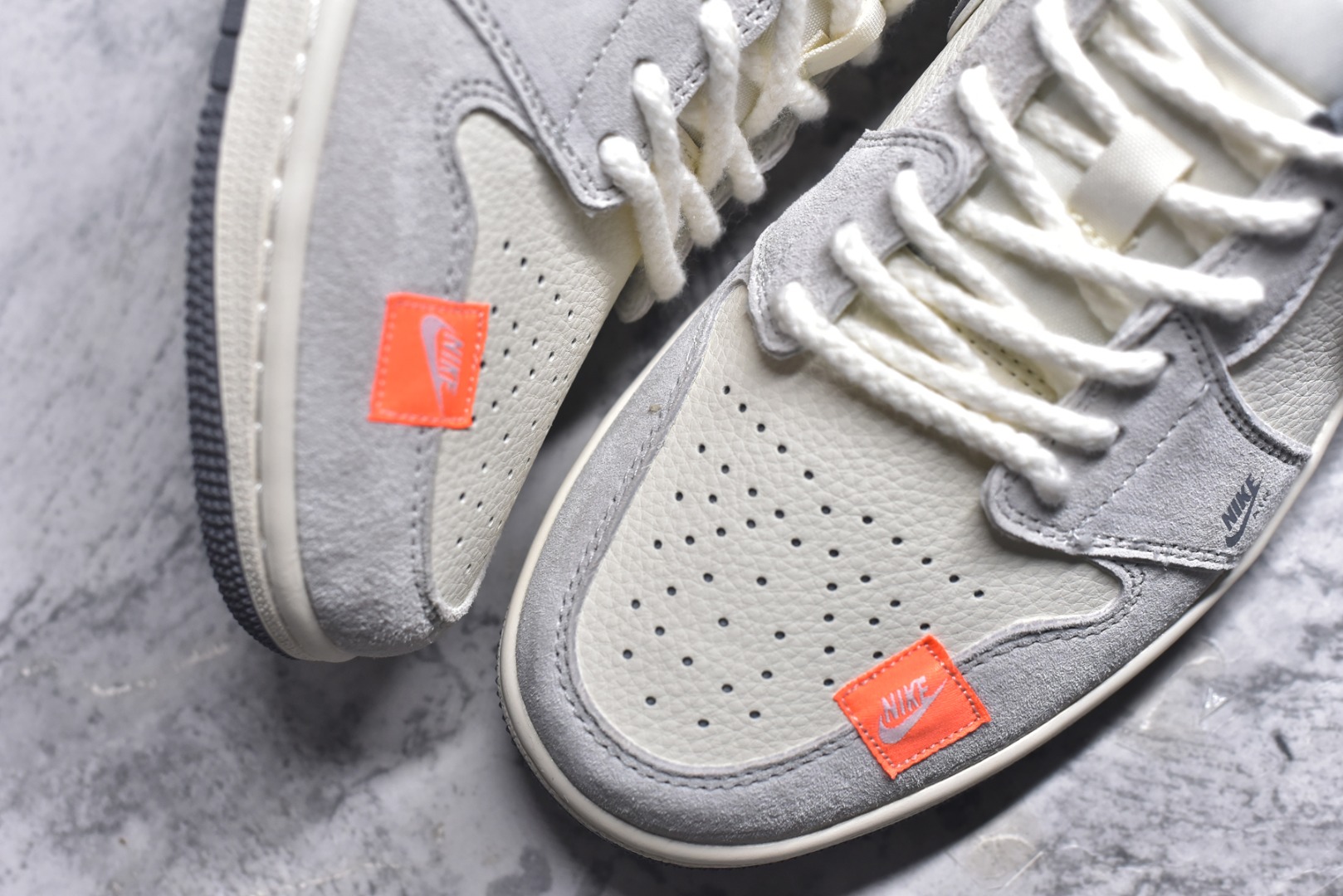 图片[8]-#AJ1 乔1 斯图西联名 红标米灰猪八 高端定制 低帮复古篮球鞋 YX5066-305 #定制鞋盒 大厂纯原品质出货 超高清洁度 皮料切割干净无任何毛边 细节完美 尺码：36 36.5 37.5 38 38.5 39 40 40.5 41 42 42.5 43 44 44.5 45 9.E5-选品中心