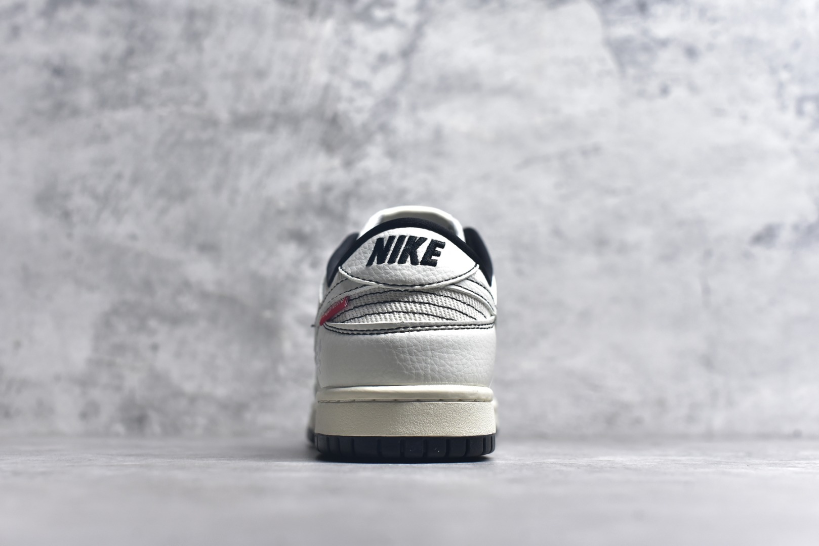 图片[5]-#Nike SB Dunk Low 联名 奶白织布三小勾 周年高端定制 低帮休闲板鞋 SC9207-424 #定制鞋盒 大厂纯原品质出货 超高清洁度 皮料切割干净无任何毛边 细节完美 尺码：36 36.5 37.5 38 38.5 39 40 40.5 41 42 42.5 43 44 44.5 45 9.E5-选品中心