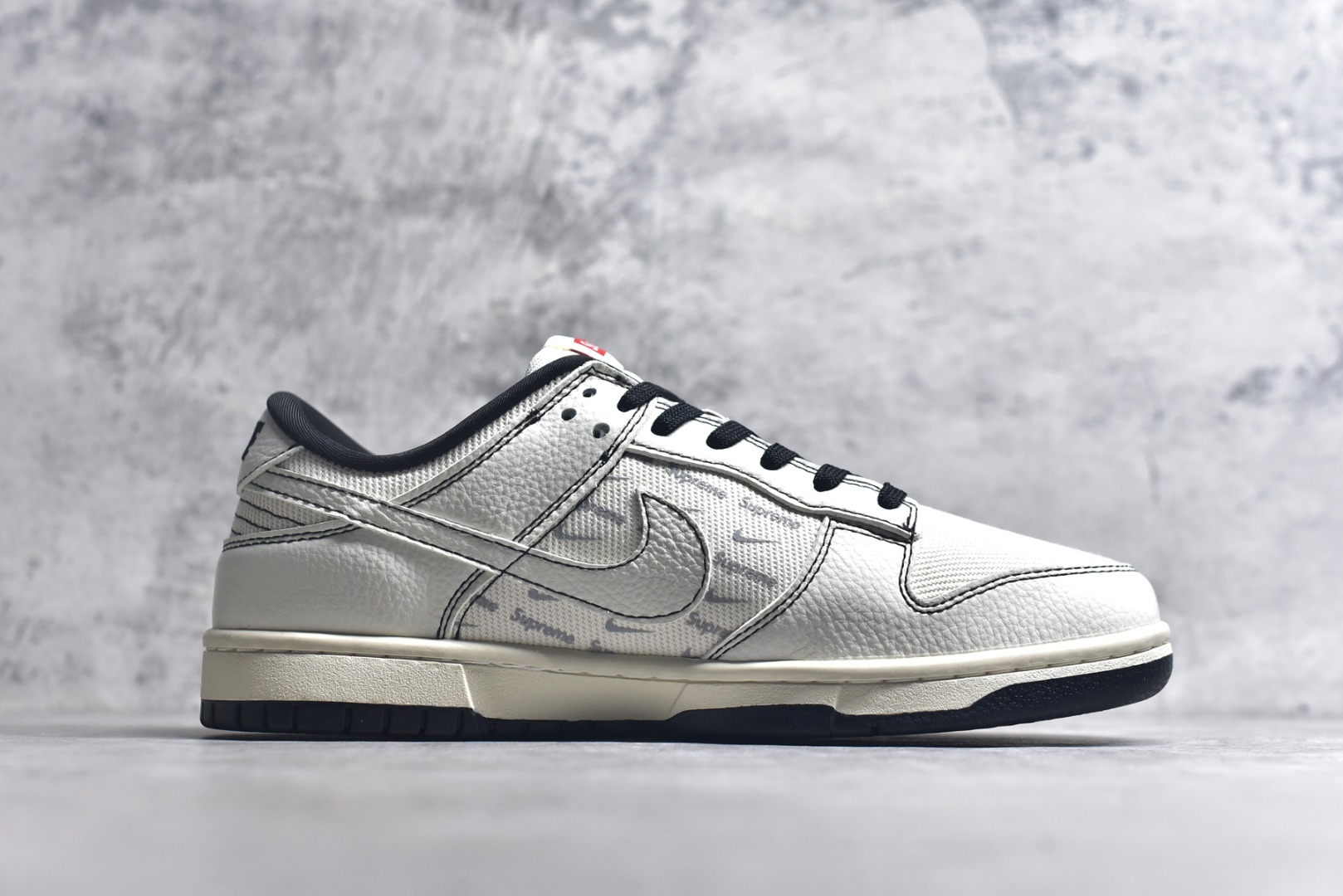 图片[3]-#Nike SB Dunk Low 联名 奶白织布三小勾 周年高端定制 低帮休闲板鞋 SC9207-424 #定制鞋盒 大厂纯原品质出货 超高清洁度 皮料切割干净无任何毛边 细节完美 尺码：36 36.5 37.5 38 38.5 39 40 40.5 41 42 42.5 43 44 44.5 45 9.E5-选品中心
