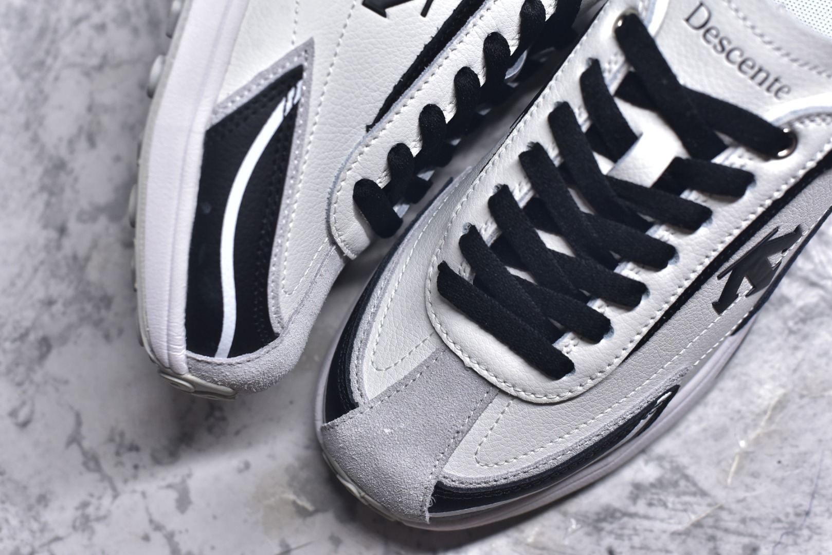 图片[8]-#DESCENTE Sport Style Chron Racer迪桑特舒适百搭防滑耐磨低帮生活休闲鞋 是一款集复古与现代于一体的低帮跑步鞋 简洁的牛皮鞋面不仅彰显出时尚的质感 还适用于多种场合的穿搭 这款鞋子的透气性能极佳 轻质弹性鞋底则提供了良好的舒适度和耐磨性 使你在行走或跑步时都能感受到脚底的柔软与支撑 尺码：36 36.5 37.5 38 38.5 39 40 40.5 41 42 42.5 43 44 44.5 45-选品中心