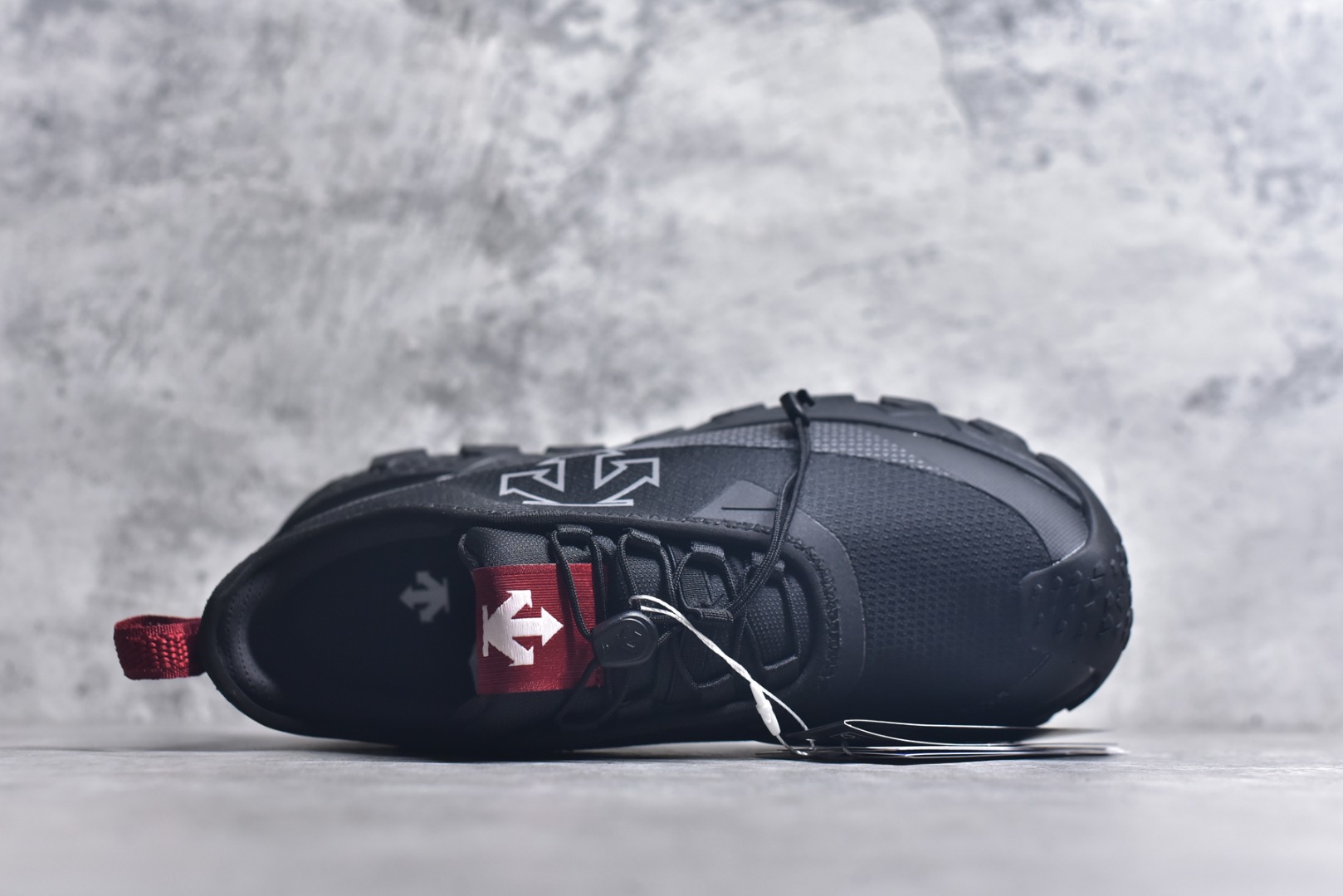 图片[4]-#DESCENTE SKI STYLE SNOW RIDE 迪桑特舒适防滑耐磨低帮生活休闲鞋 DESCENTE（迪桑特）创立于1935年，品牌名取自法语词汇，意为“滑降”。品牌箭头标识代表滑雪的三种技术“高速直线滑行”、“穿越”和“侧滑”，也寓意品牌在打造高端专业运动产品中不断追求完美的创新精神，致力于成为中国高端专业滑雪、综训、女子、铁人三项、高尔夫的第一品牌。尺码：39 40 40.5 41 42 42.5 43 44 44.5 45 46-选品中心