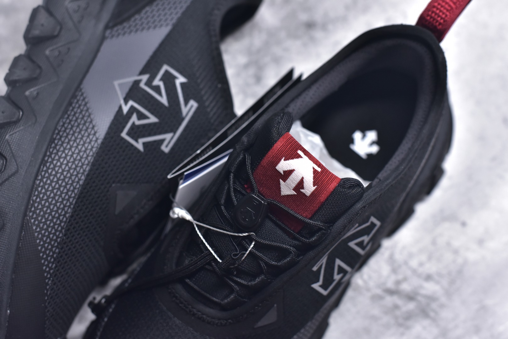 图片[9]-#DESCENTE SKI STYLE SNOW RIDE 迪桑特舒适防滑耐磨低帮生活休闲鞋 DESCENTE（迪桑特）创立于1935年，品牌名取自法语词汇，意为“滑降”。品牌箭头标识代表滑雪的三种技术“高速直线滑行”、“穿越”和“侧滑”，也寓意品牌在打造高端专业运动产品中不断追求完美的创新精神，致力于成为中国高端专业滑雪、综训、女子、铁人三项、高尔夫的第一品牌。尺码：39 40 40.5 41 42 42.5 43 44 44.5 45 46-选品中心