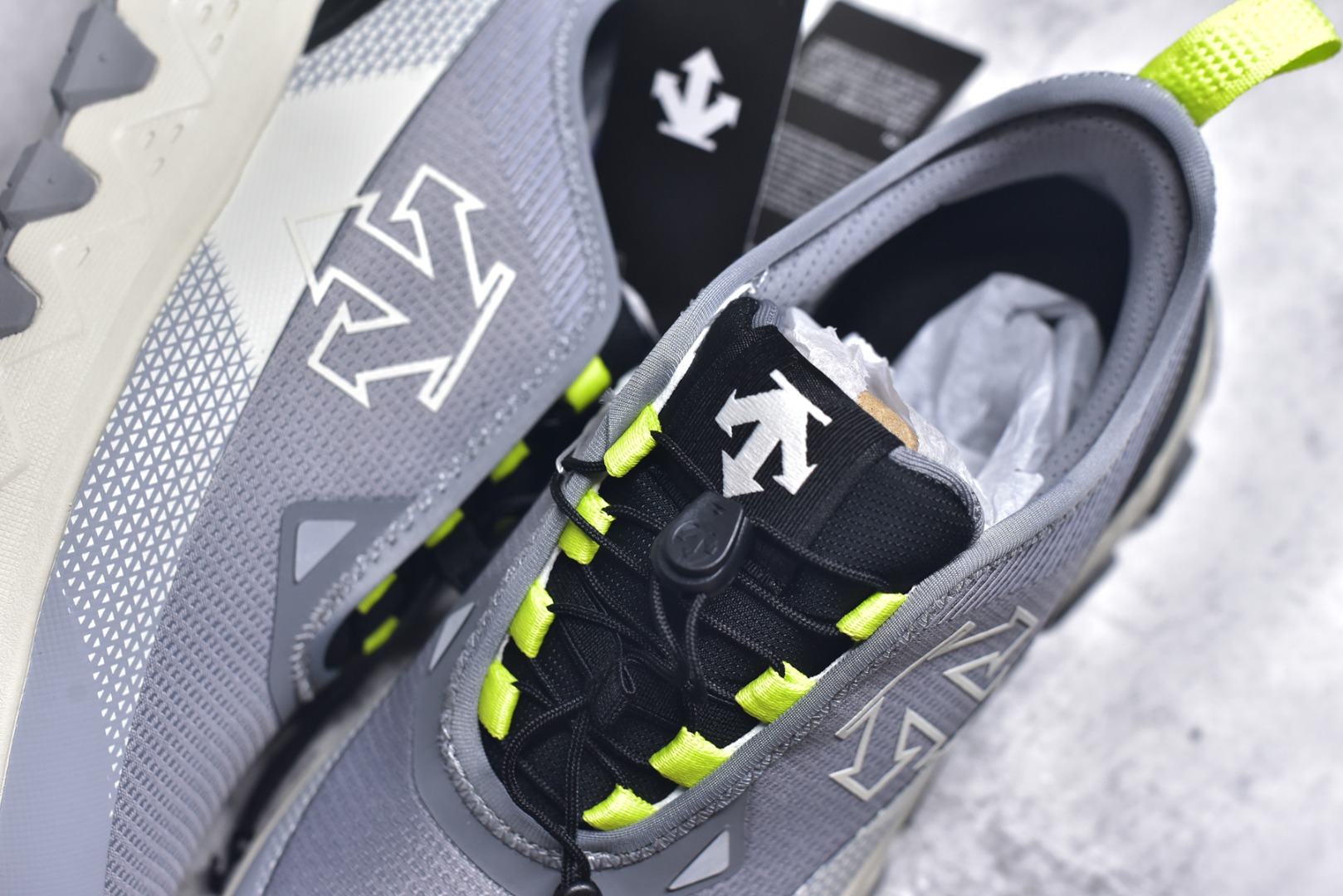 图片[9]-#DESCENTE SKI STYLE SNOW RIDE 迪桑特舒适防滑耐磨低帮生活休闲鞋 DESCENTE（迪桑特）创立于1935年，品牌名取自法语词汇，意为“滑降”。品牌箭头标识代表滑雪的三种技术“高速直线滑行”、“穿越”和“侧滑”，也寓意品牌在打造高端专业运动产品中不断追求完美的创新精神，致力于成为中国高端专业滑雪、综训、女子、铁人三项、高尔夫的第一品牌。尺码：39 40 40.5 41 42 42.5 43 44 44.5 45 46-选品中心
