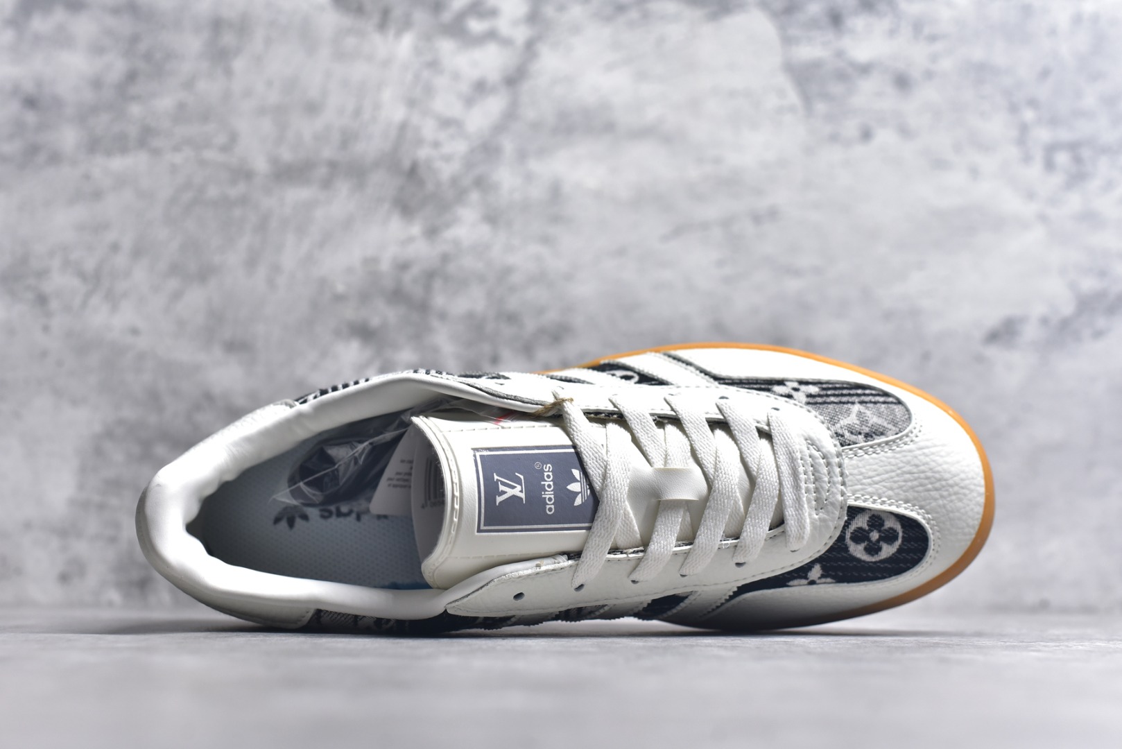 图片[4]-#adidas 德训鞋 “LV联名-黑灰牛仔”高端定制 大厂纯原品质出货 超高清洁度 细节完美 舒适百搭 低帮休闲板鞋 男女同款 货号：SC9207-730 尺码：36 36.5 37.5 38 38.5 39 40 40.5 41 42 42.5 43 44 44.5 45-选品中心