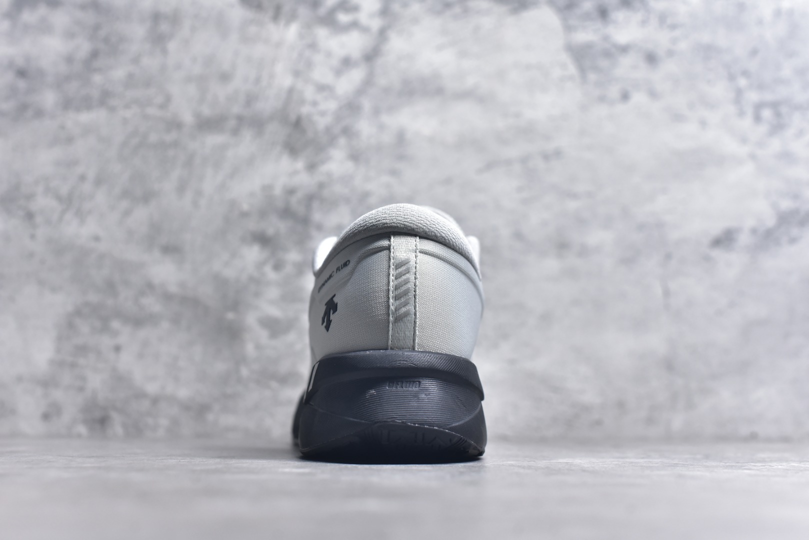 图片[5]-#DESCENTE RUNNING 迪桑特系列 DFLUID流体BOA系带回弹低帮运动跑步鞋 DESCENTE（迪桑特）创立于1935年，品牌名取自法语词汇，意为“滑降”。品牌箭头标识代表滑雪的三种技术“高速直线滑行”、“穿越”和“侧滑”，也寓意品牌在打造高端专业运动产品中不断追求完美的创新精神，致力于成为中国高端专业滑雪、综训、女子、铁人三项、高尔夫的第一品牌。尺码：36-45-选品中心