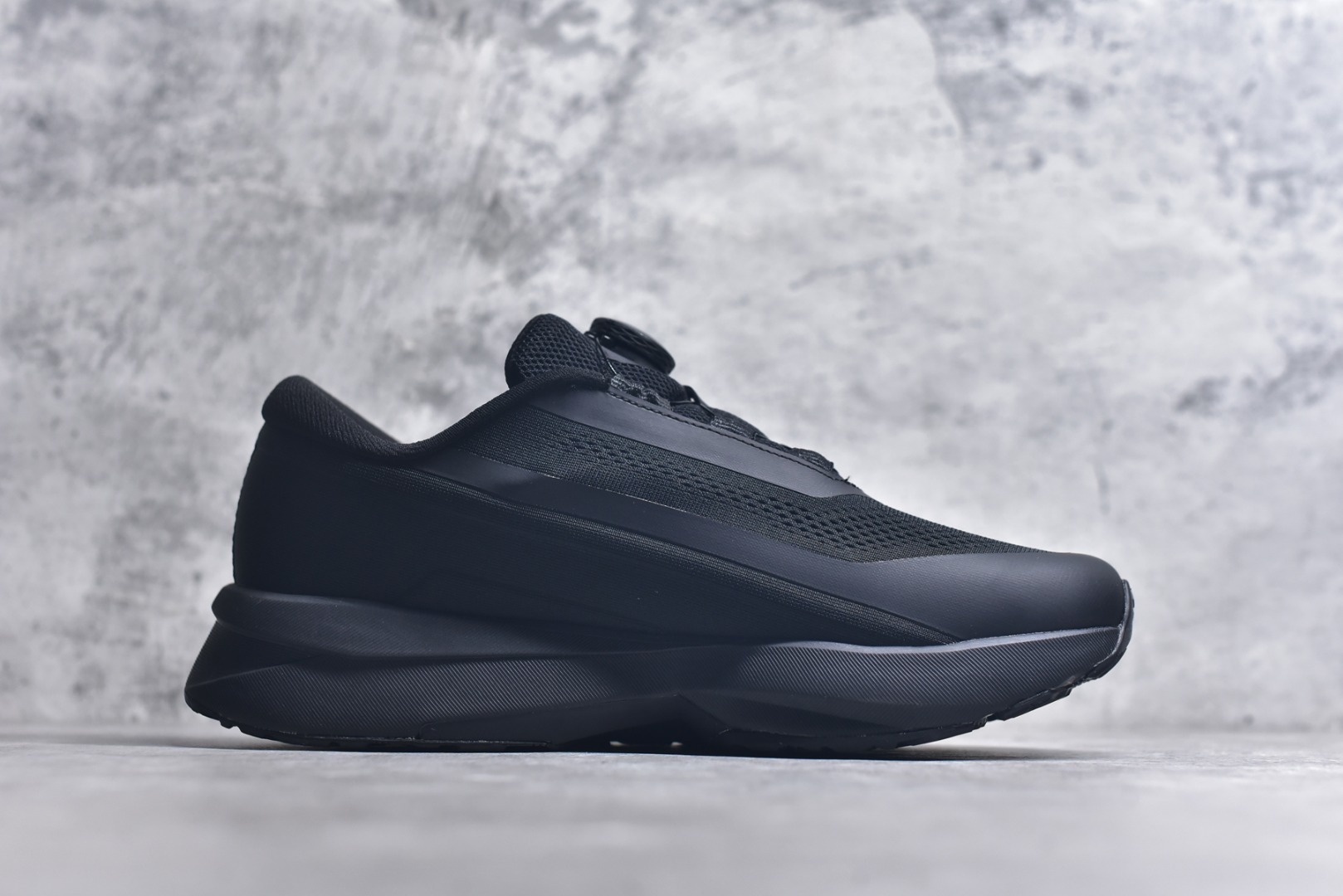 图片[3]-#DESCENTE RUNNING 迪桑特系列 DFLUID流体BOA系带回弹低帮运动跑步鞋 DESCENTE（迪桑特）创立于1935年，品牌名取自法语词汇，意为“滑降”。品牌箭头标识代表滑雪的三种技术“高速直线滑行”、“穿越”和“侧滑”，也寓意品牌在打造高端专业运动产品中不断追求完美的创新精神，致力于成为中国高端专业滑雪、综训、女子、铁人三项、高尔夫的第一品牌。尺码：36-45-选品中心