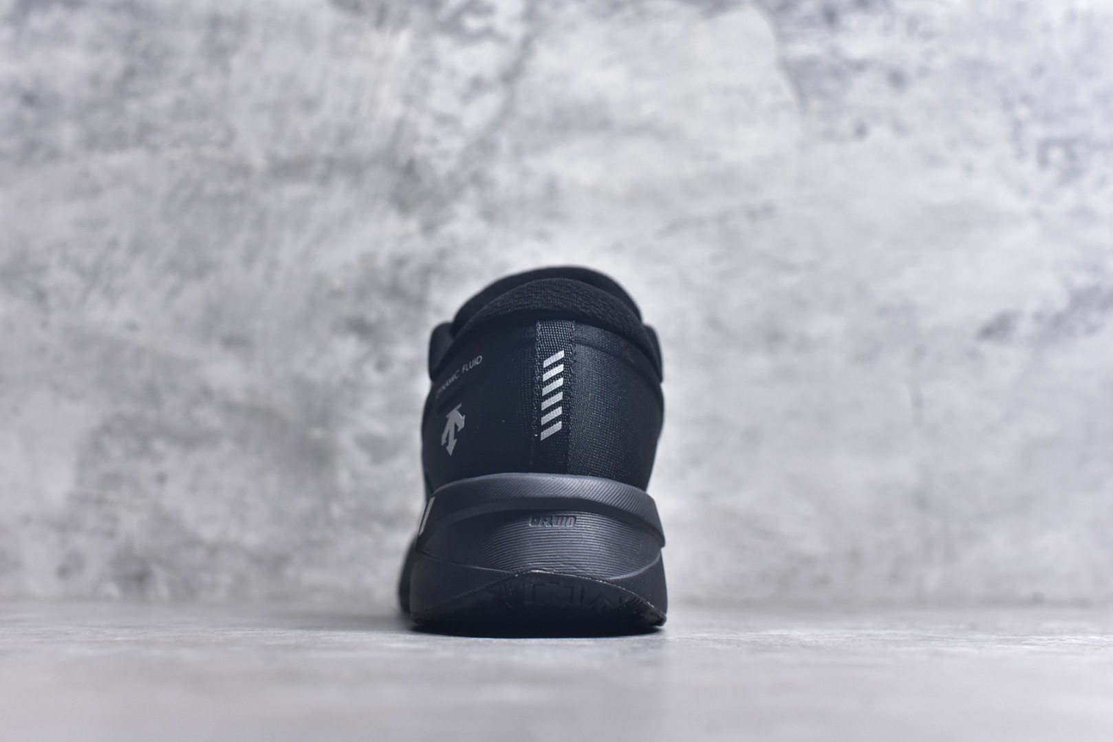 图片[5]-#DESCENTE RUNNING 迪桑特系列 DFLUID流体BOA系带回弹低帮运动跑步鞋 DESCENTE（迪桑特）创立于1935年，品牌名取自法语词汇，意为“滑降”。品牌箭头标识代表滑雪的三种技术“高速直线滑行”、“穿越”和“侧滑”，也寓意品牌在打造高端专业运动产品中不断追求完美的创新精神，致力于成为中国高端专业滑雪、综训、女子、铁人三项、高尔夫的第一品牌。尺码：36-45-选品中心