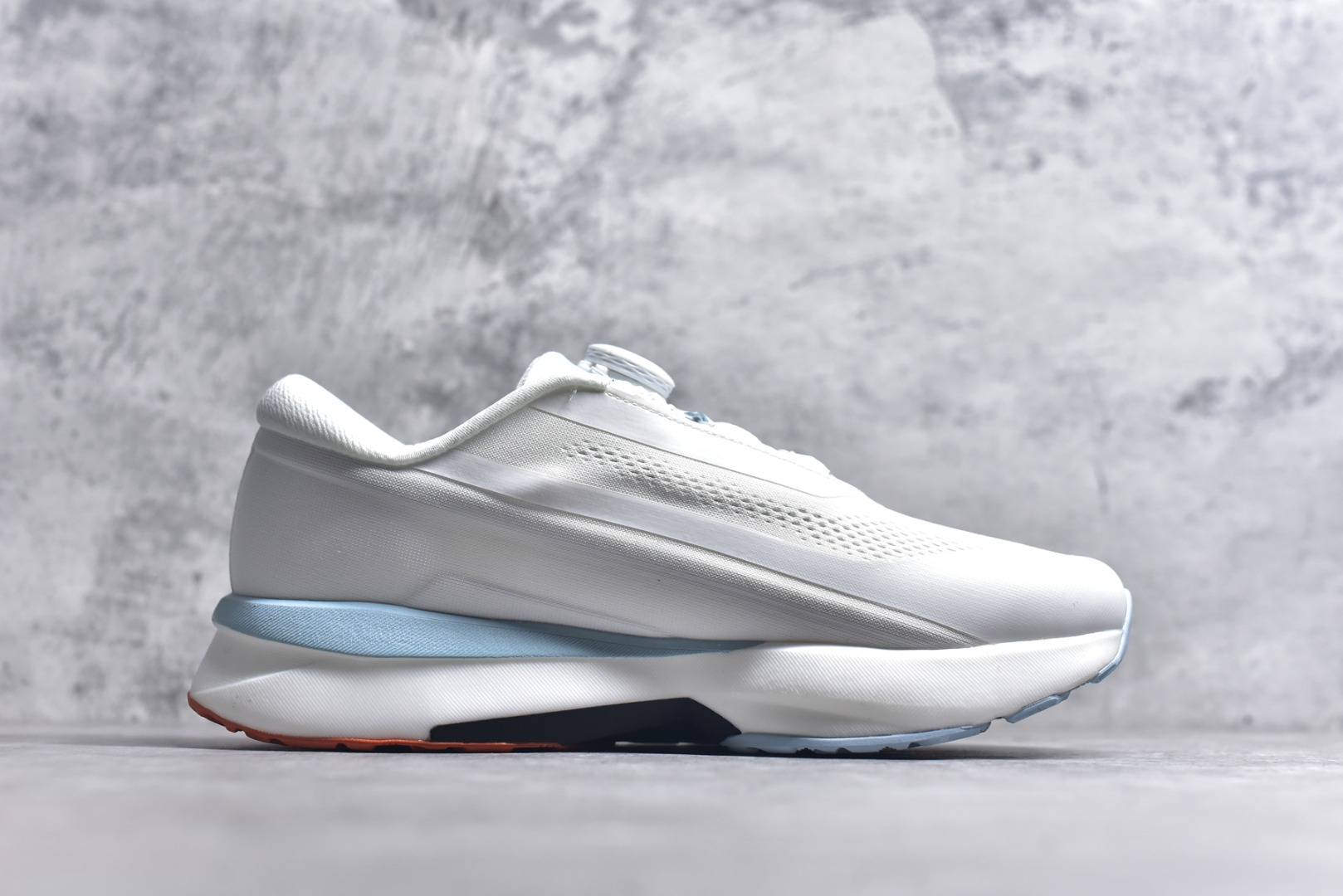 图片[3]-#DESCENTE RUNNING 迪桑特系列 DFLUID流体BOA系带回弹低帮运动跑步鞋 DESCENTE（迪桑特）创立于1935年，品牌名取自法语词汇，意为“滑降”。品牌箭头标识代表滑雪的三种技术“高速直线滑行”、“穿越”和“侧滑”，也寓意品牌在打造高端专业运动产品中不断追求完美的创新精神，致力于成为中国高端专业滑雪、综训、女子、铁人三项、高尔夫的第一品牌。尺码：36-45-选品中心
