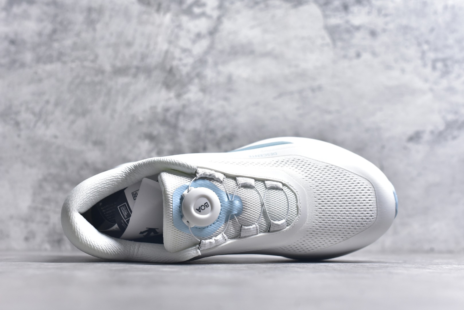 图片[4]-#DESCENTE RUNNING 迪桑特系列 DFLUID流体BOA系带回弹低帮运动跑步鞋 DESCENTE（迪桑特）创立于1935年，品牌名取自法语词汇，意为“滑降”。品牌箭头标识代表滑雪的三种技术“高速直线滑行”、“穿越”和“侧滑”，也寓意品牌在打造高端专业运动产品中不断追求完美的创新精神，致力于成为中国高端专业滑雪、综训、女子、铁人三项、高尔夫的第一品牌。尺码：36-45-选品中心