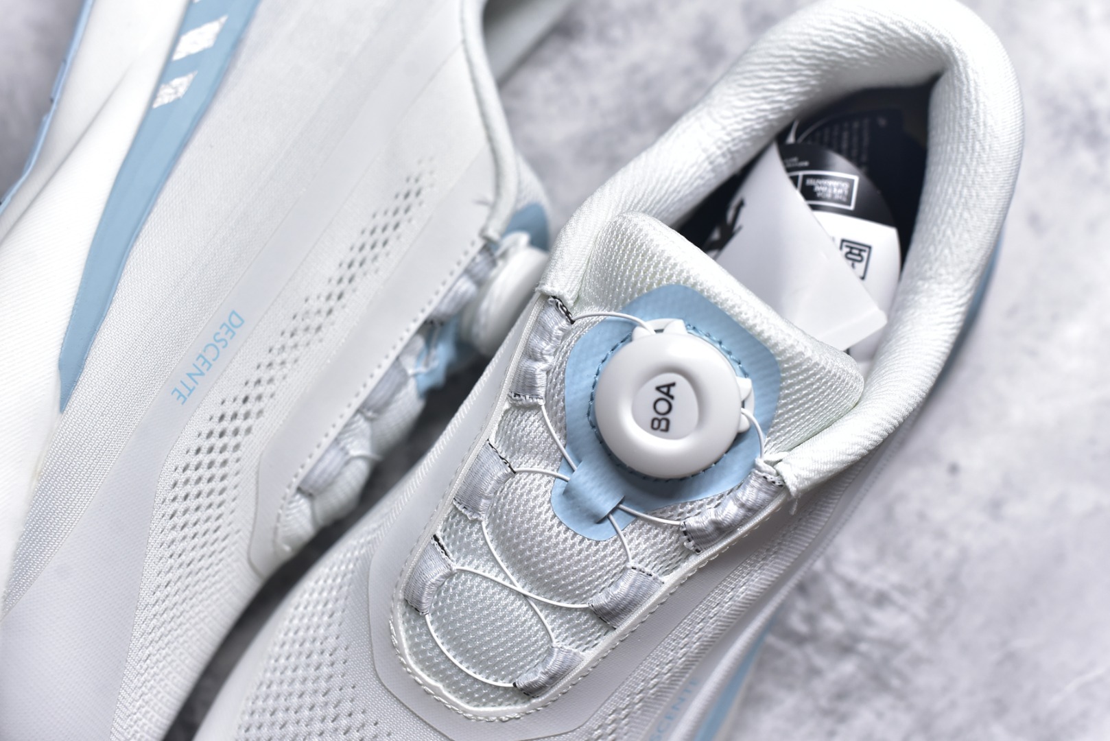 图片[9]-#DESCENTE RUNNING 迪桑特系列 DFLUID流体BOA系带回弹低帮运动跑步鞋 DESCENTE（迪桑特）创立于1935年，品牌名取自法语词汇，意为“滑降”。品牌箭头标识代表滑雪的三种技术“高速直线滑行”、“穿越”和“侧滑”，也寓意品牌在打造高端专业运动产品中不断追求完美的创新精神，致力于成为中国高端专业滑雪、综训、女子、铁人三项、高尔夫的第一品牌。尺码：36-45-选品中心