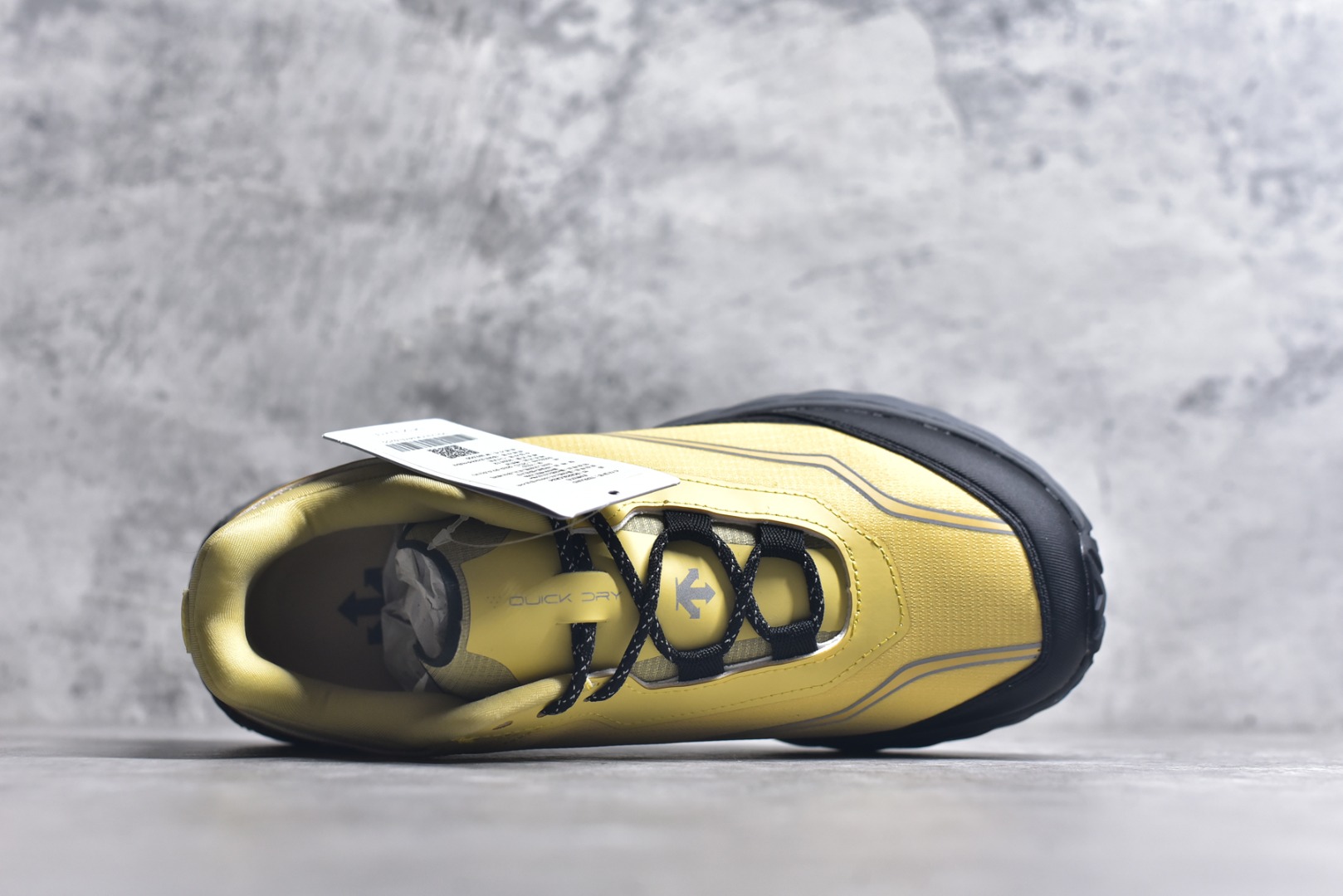 图片[4]-#DESCENTE Terrain D 迪桑特舒适柔软防滑耐磨低帮生活休闲鞋 DESCENTE（迪桑特）创立于1935年，品牌名取自法语词汇，意为“滑降”。品牌箭头标识代表滑雪的三种技术“高速直线滑行”、“穿越”和“侧滑”，也寓意品牌在打造高端专业运动产品中不断追求完美的创新精神，致力于成为中国高端专业滑雪、综训、女子、铁人三项、高尔夫的第一品牌。尺码：36-45-选品中心