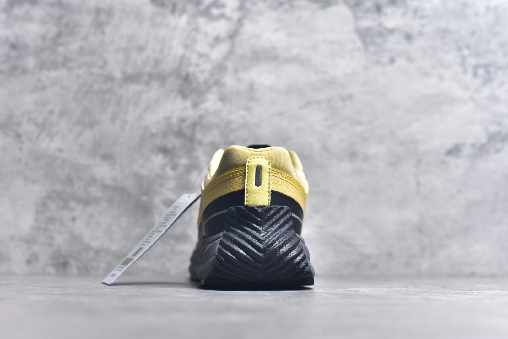 图片[5]-#DESCENTE Terrain D 迪桑特舒适柔软防滑耐磨低帮生活休闲鞋 DESCENTE（迪桑特）创立于1935年，品牌名取自法语词汇，意为“滑降”。品牌箭头标识代表滑雪的三种技术“高速直线滑行”、“穿越”和“侧滑”，也寓意品牌在打造高端专业运动产品中不断追求完美的创新精神，致力于成为中国高端专业滑雪、综训、女子、铁人三项、高尔夫的第一品牌。尺码：36-45-选品中心